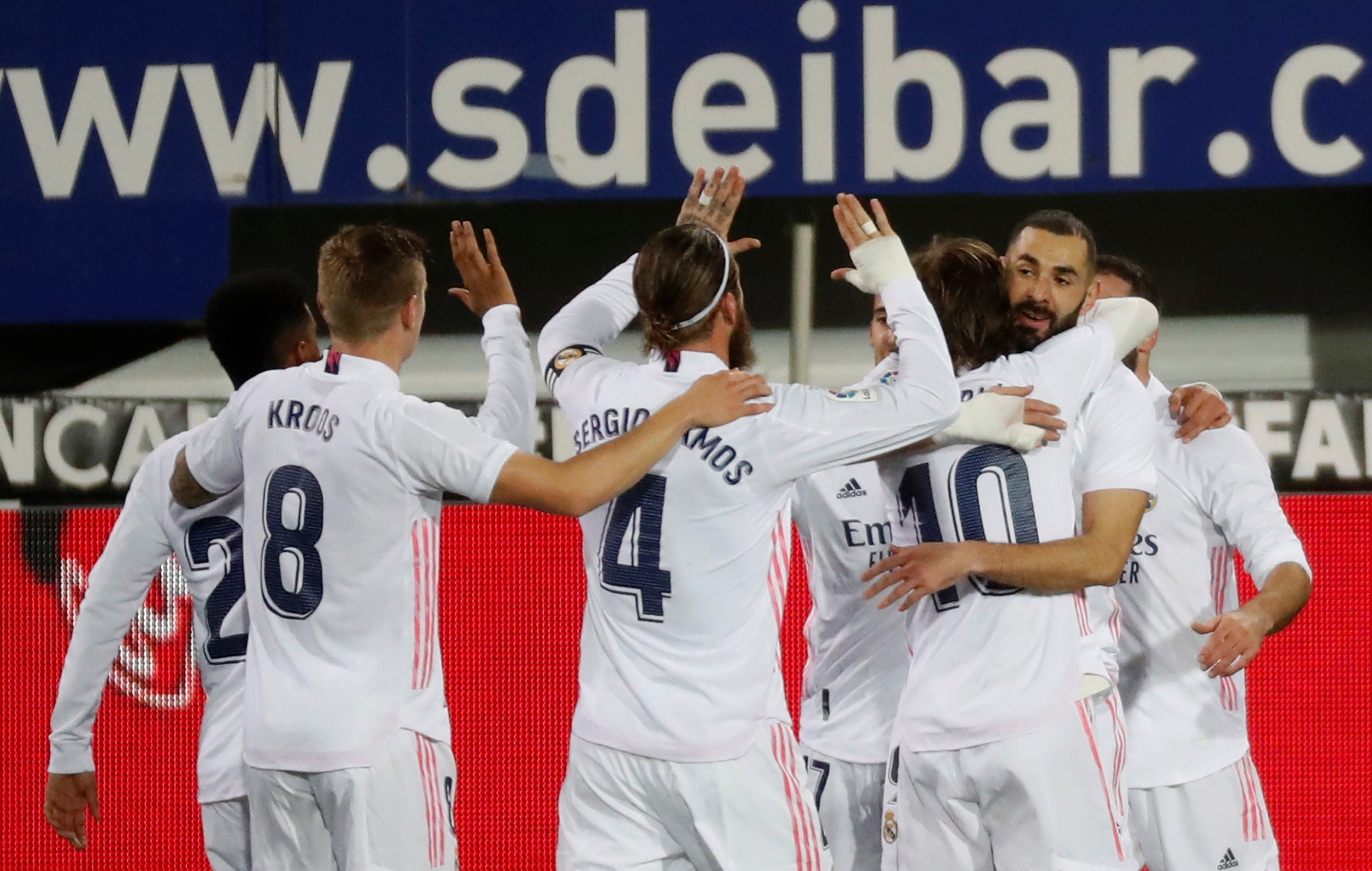 Benzema, Modric y el VAR lideran la victoria del Madrid en Eibar (1-3)