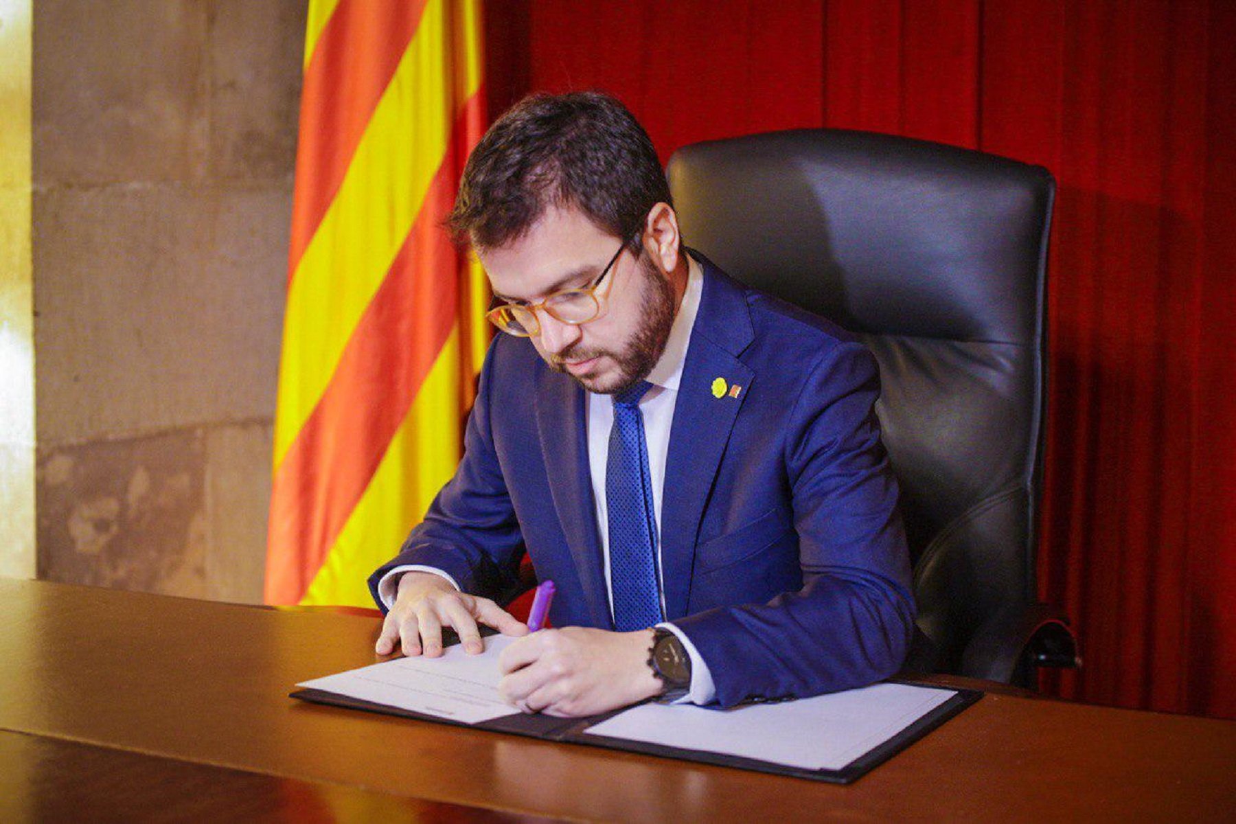 Aragonès signa el decret de convocatòria de les eleccions del 14-F