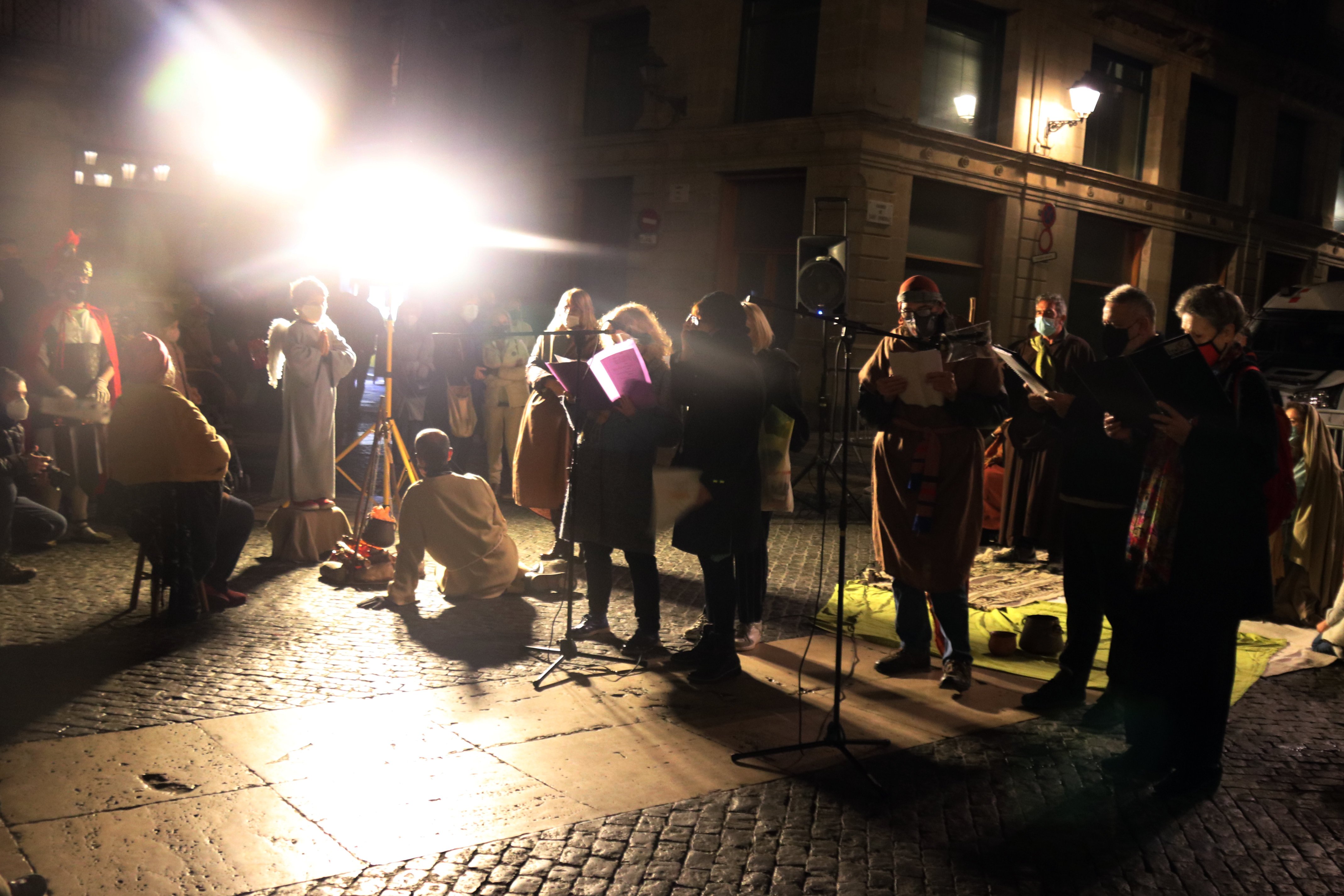 Protesta teatral contra Colau por no haber puesto pesebre en Sant Jaume
