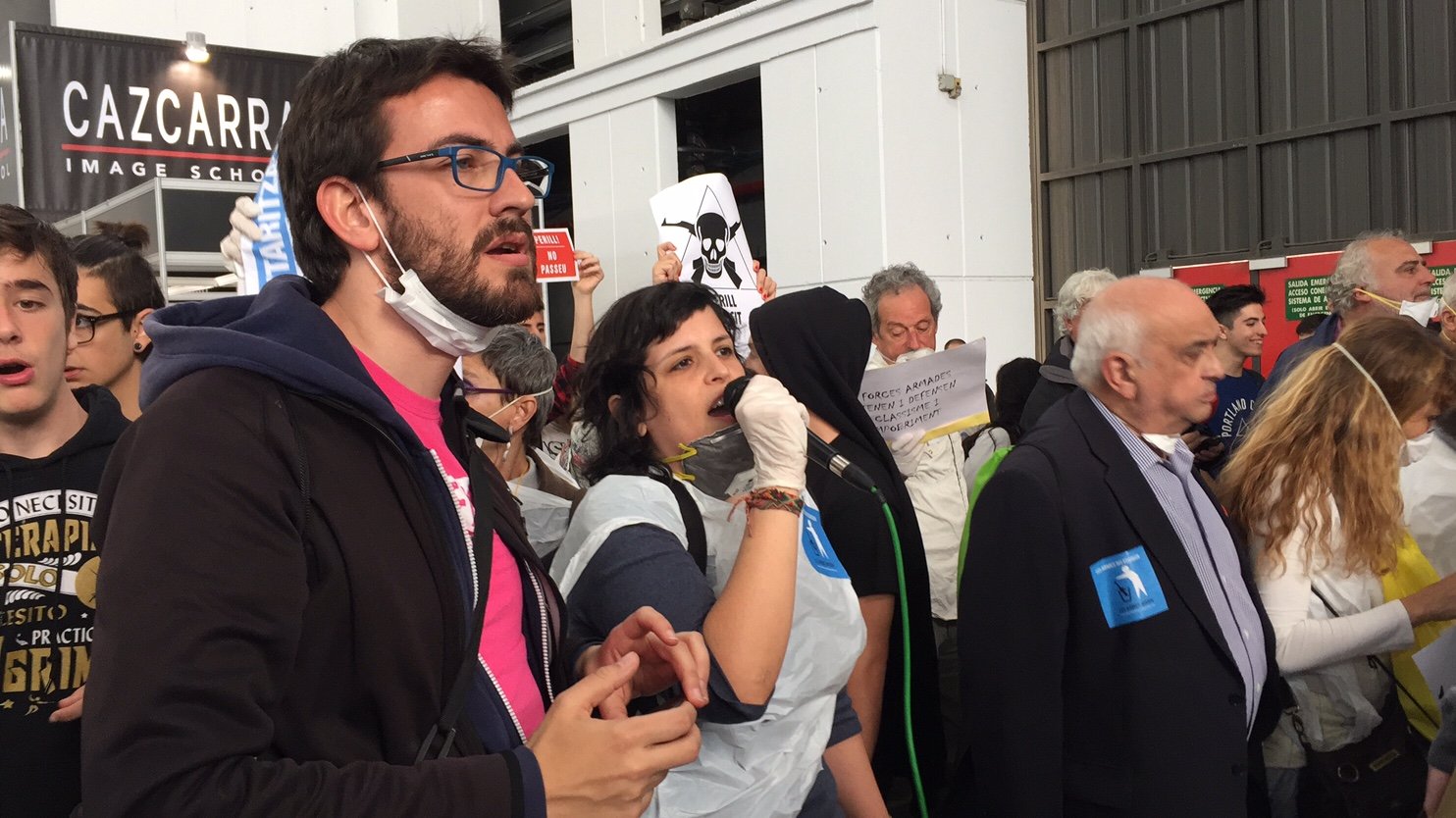 Nueva concentración contra el ejército en el Saló de l'Ensenyament