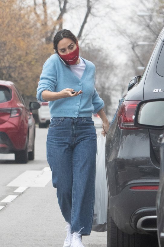 Tamara Falcó cargando el coche después de salir de un bazar chino GTRES