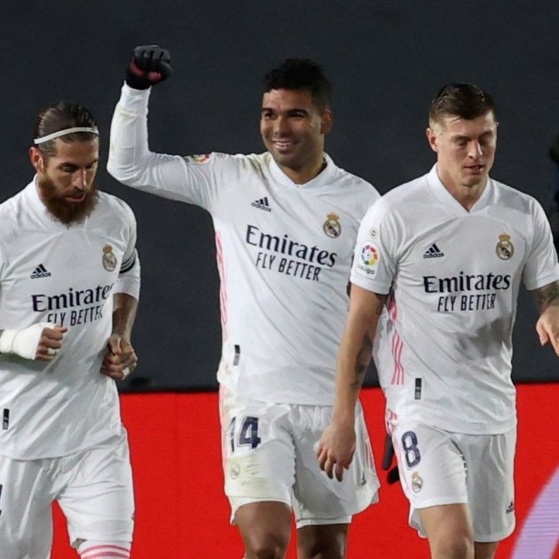 Casemiro Y Benzema Resuelven El Problema Del Real Madrid Contra El Granada 2 0