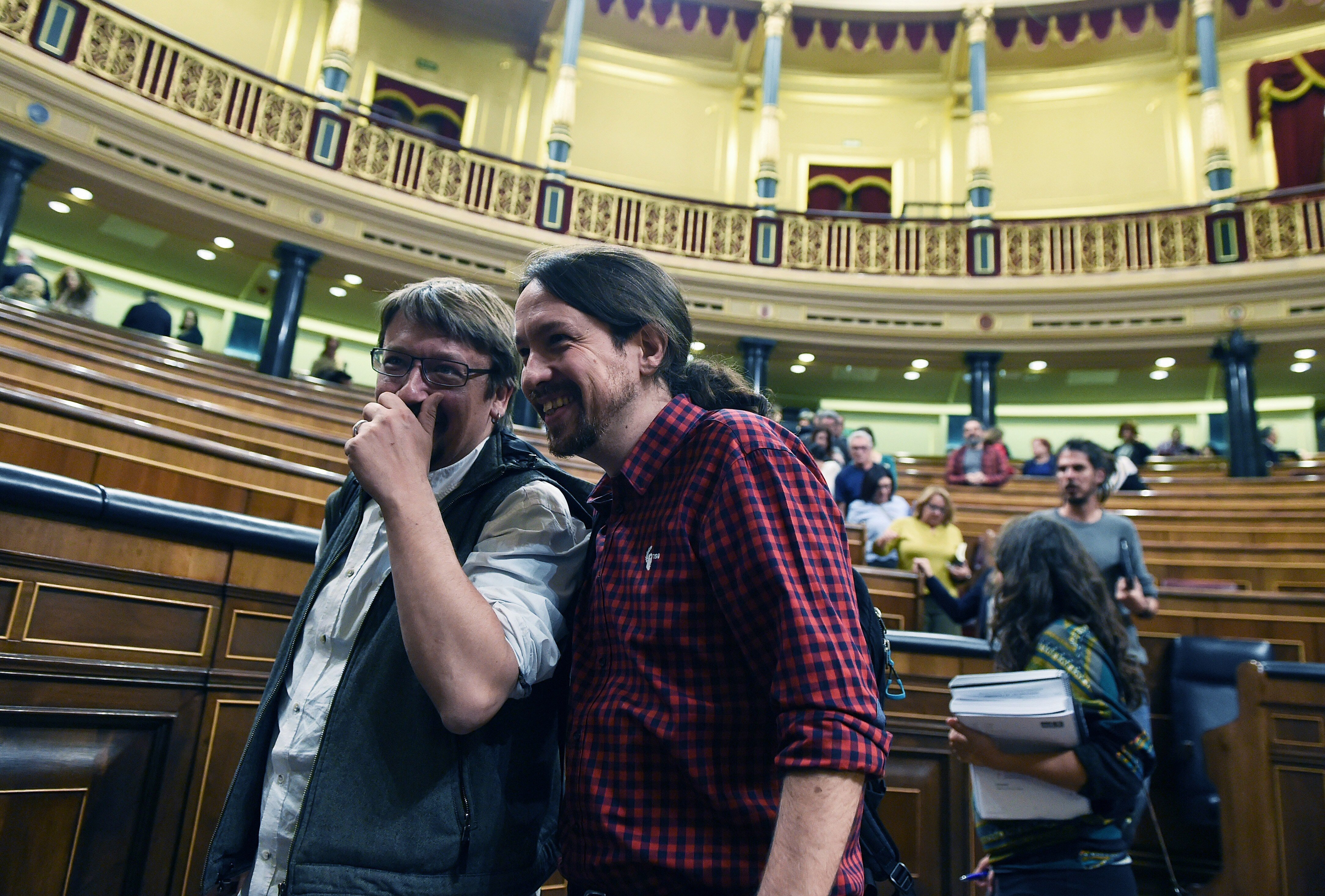 PSOE y Podemos reaccionan apelando a una "solución política"