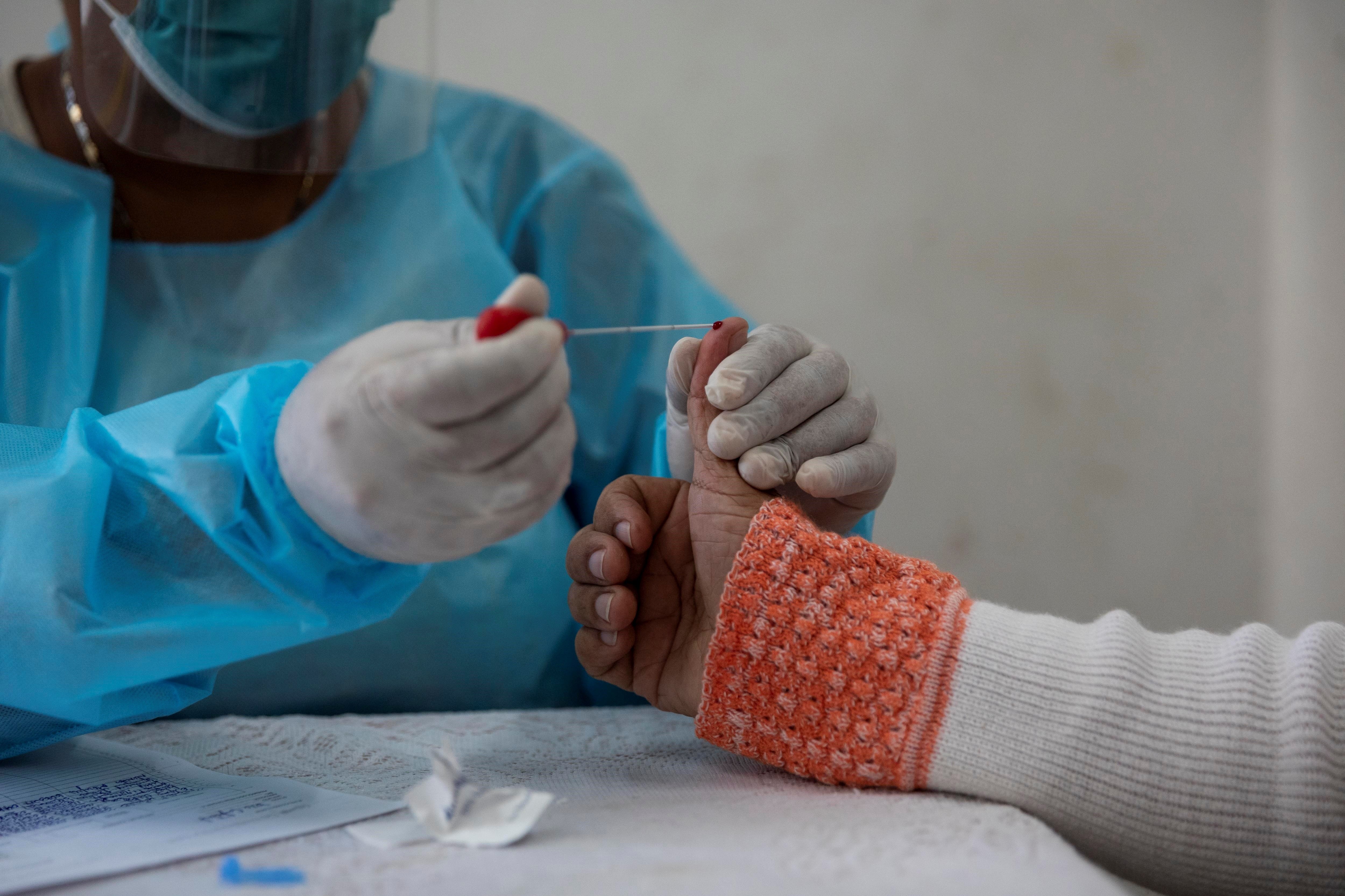 Un enfermero se contagia de Covid después de ser vacunado (y no es ningún error)