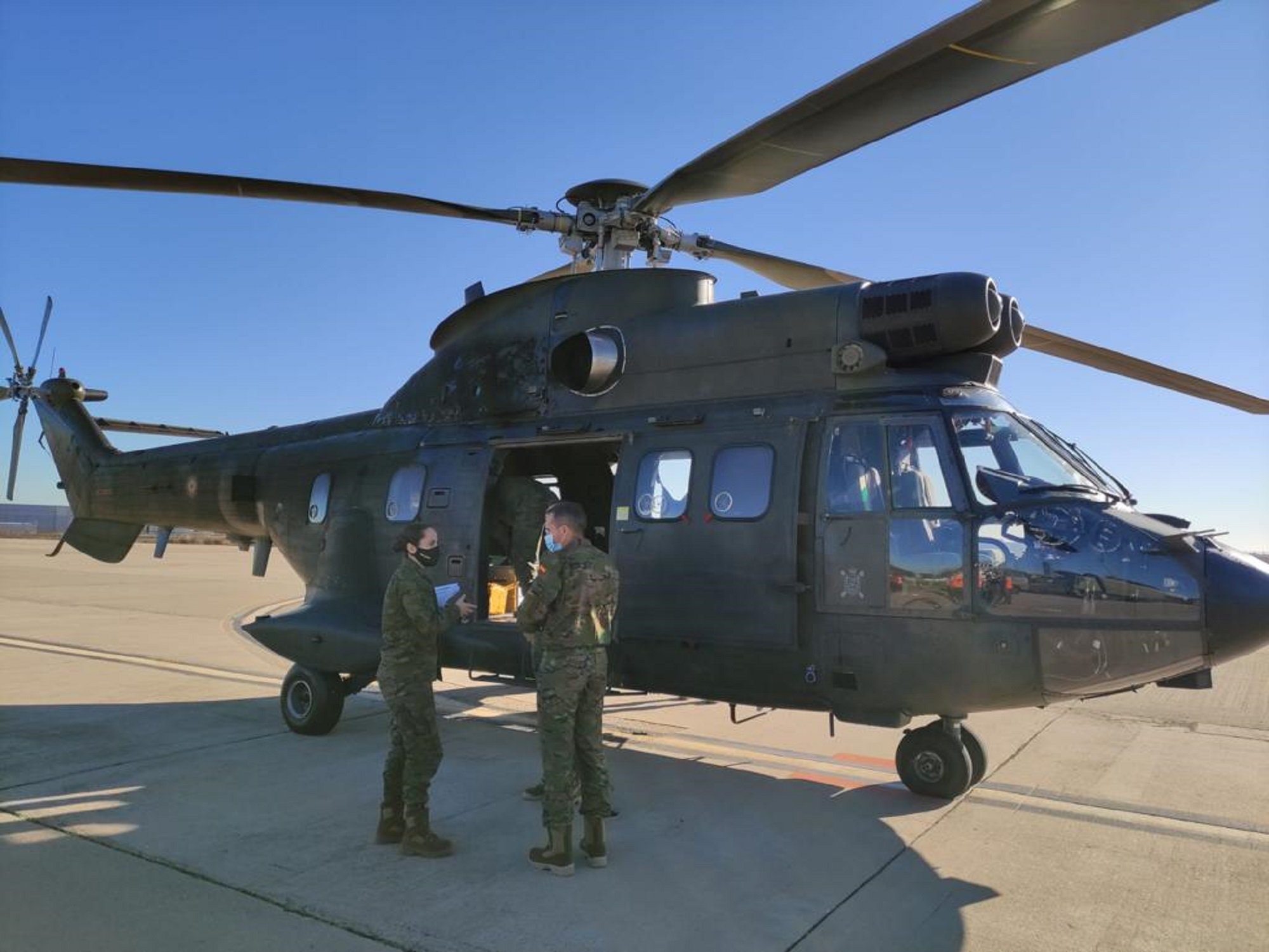Les Forces Armades transporten primeres vacunes a les Canàries i Balears