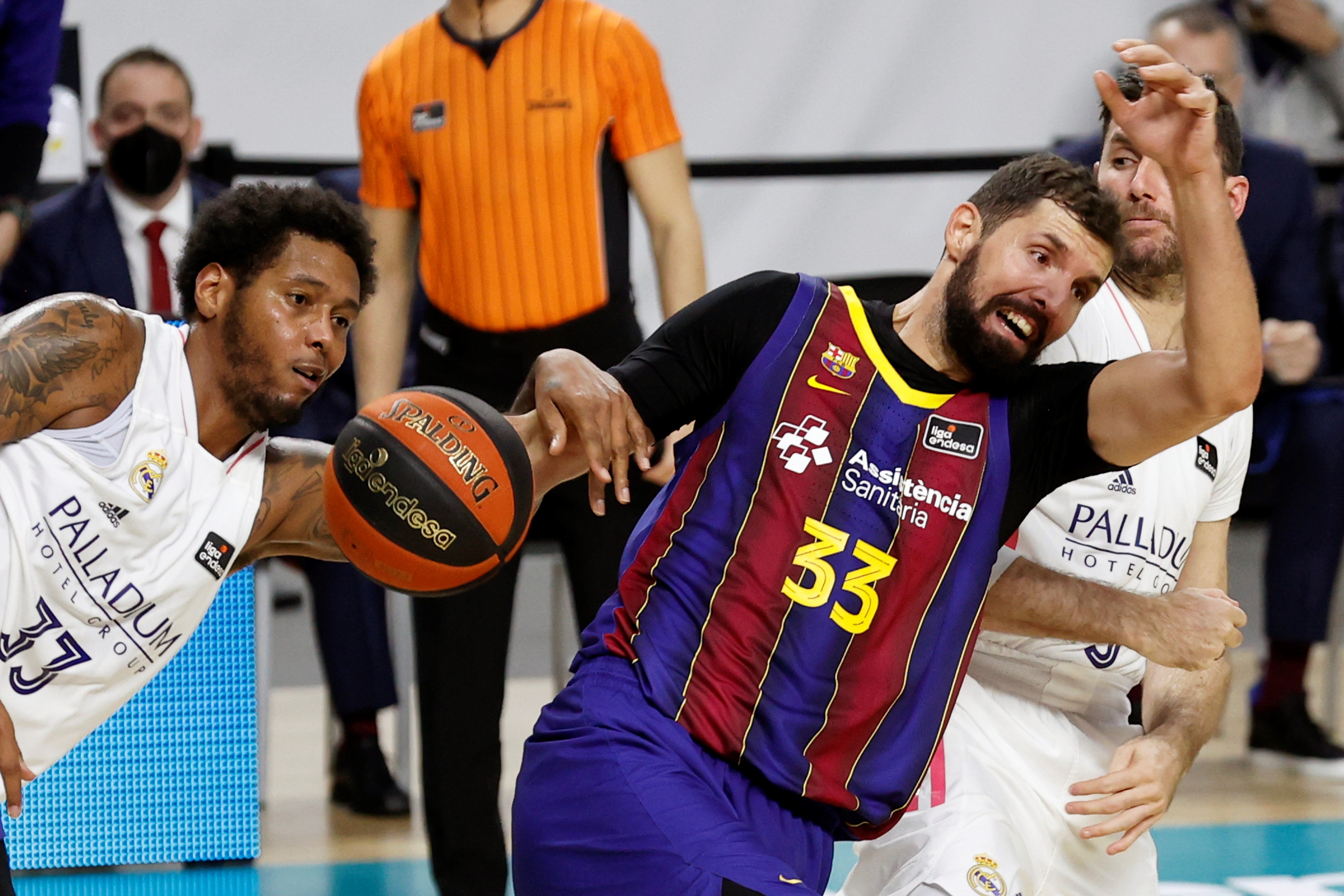 El Clàssic contra el Reial Madrid és del Barça gràcies a Mirotic (82-87)