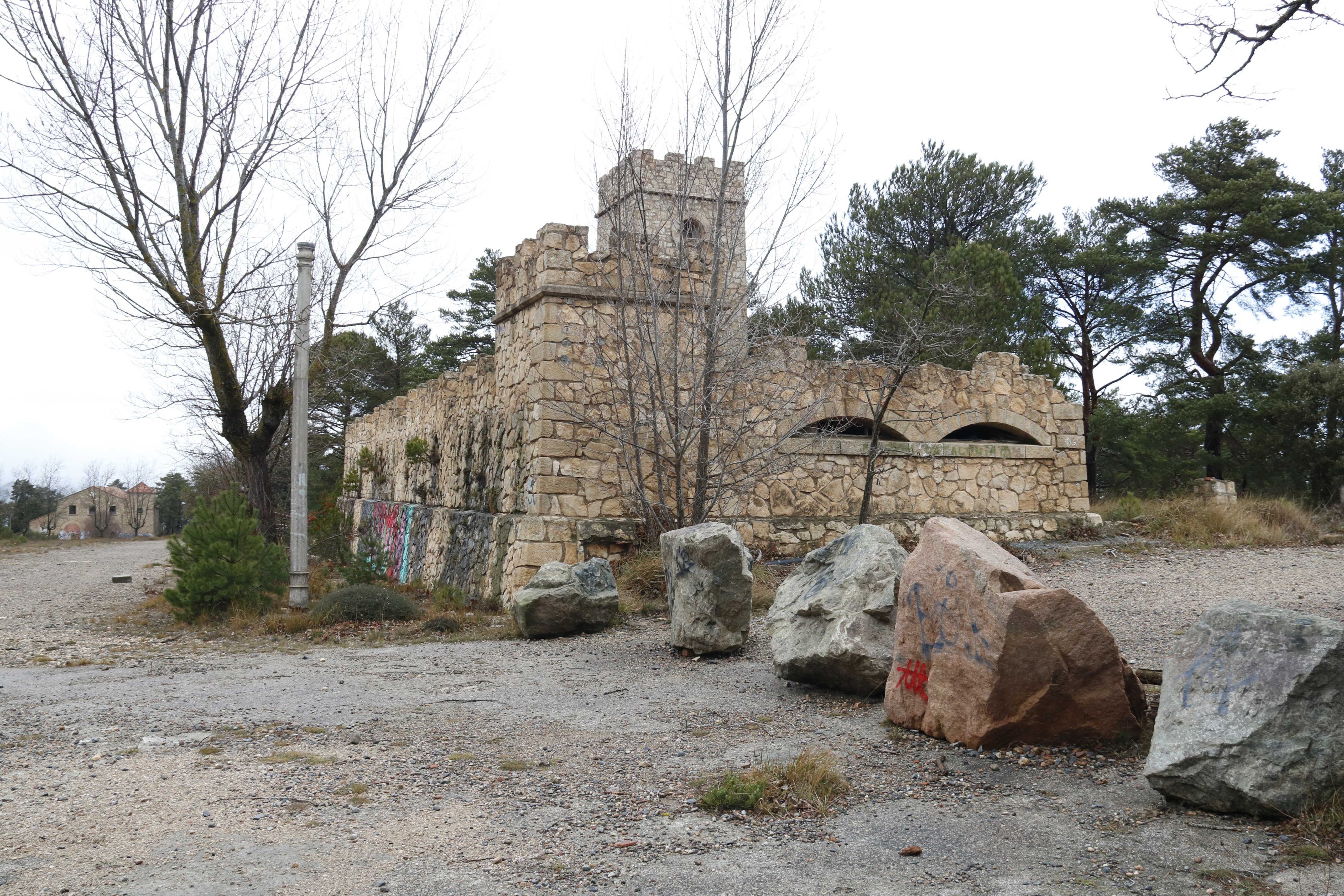 Així està l'antic campament militar de Castillejos, abandonat fa dues dècades