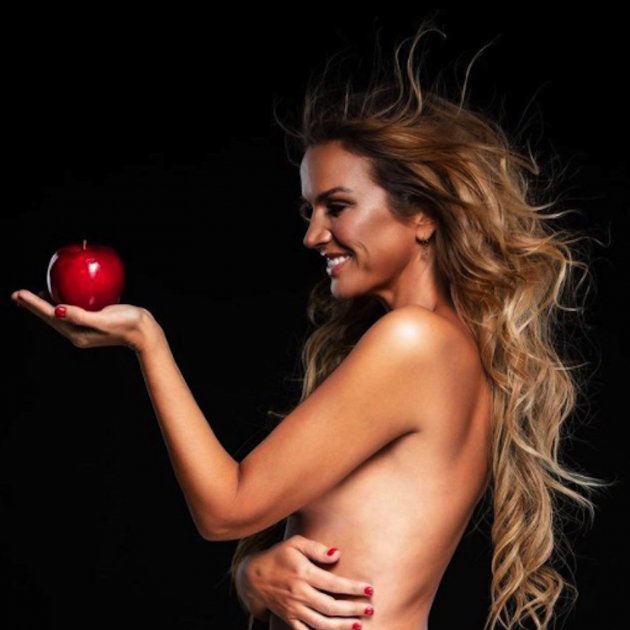 Marta López desnuda promociona nueva app para ligar 2 @martalopeztv