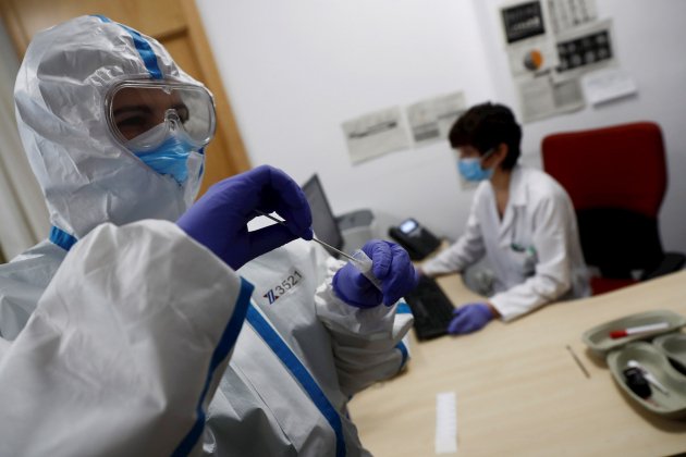 prueba covid proteccion sanitario - EFE