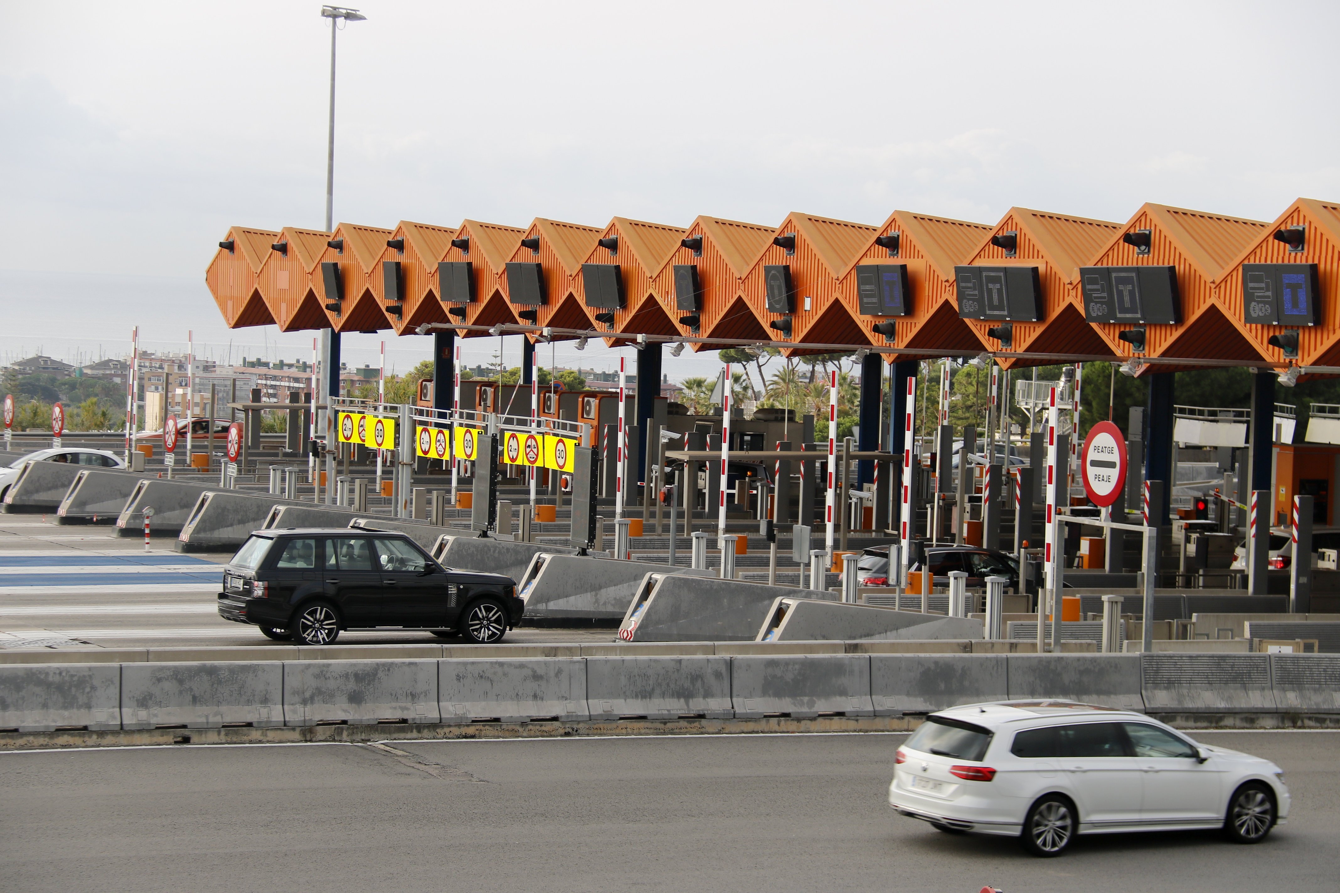 ¿Apruebas los peajes en todas las autopistas, autovías y grandes carreteras?