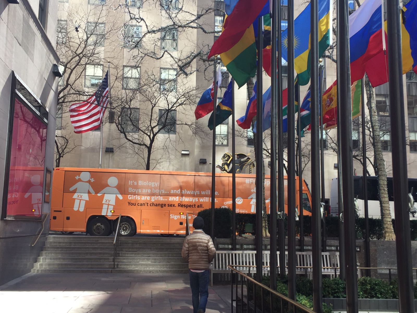 Arriba als EUA el bus d'Hazte Oír