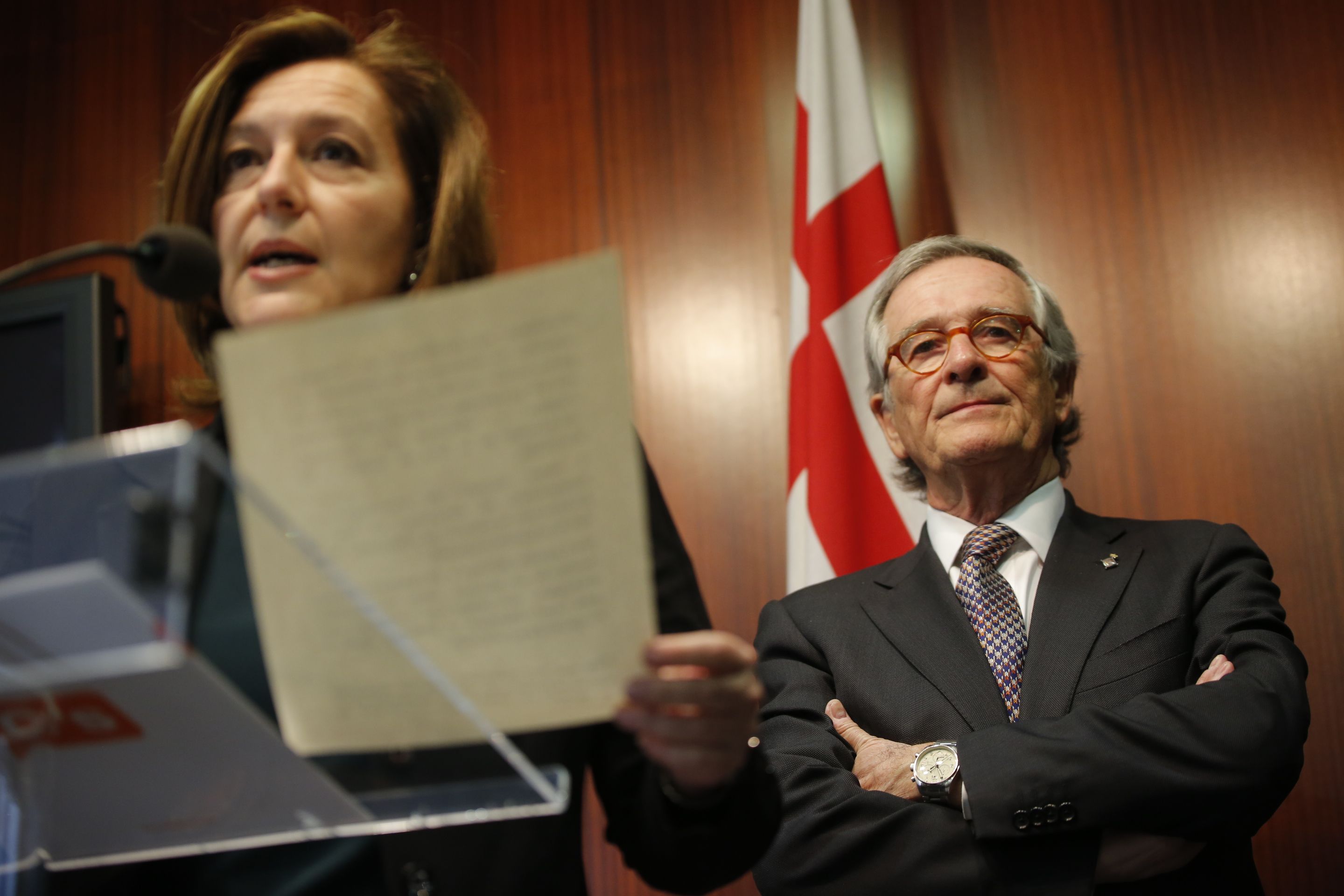 CiU i C's demanen a Asens que mediï amb Gràcia