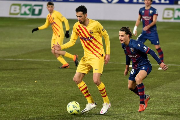 Busquets Barca Huesca EFE