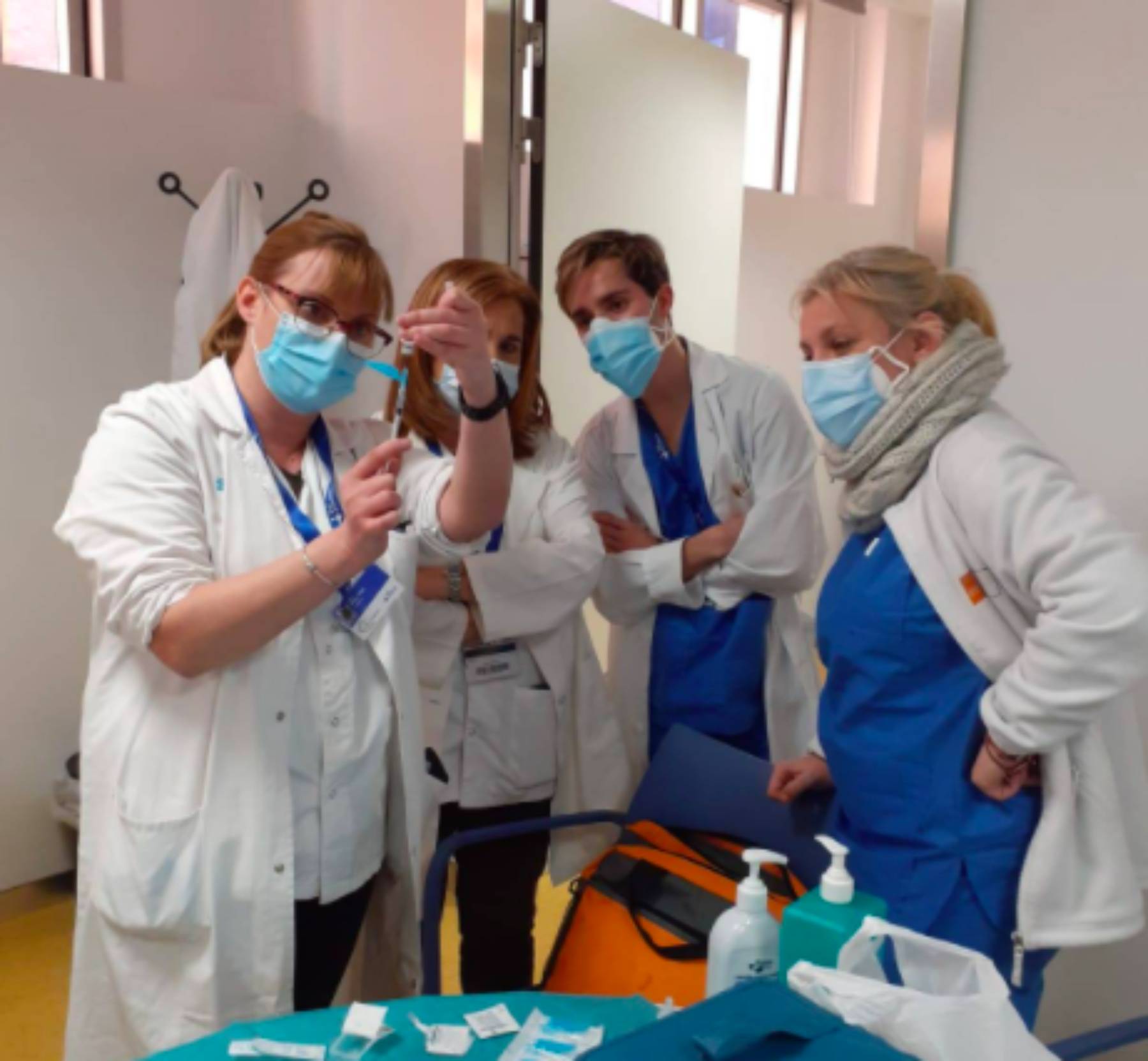 Vall d'Hebron, uno de los primeros hospitales donde se ha vacunado personal sanitario