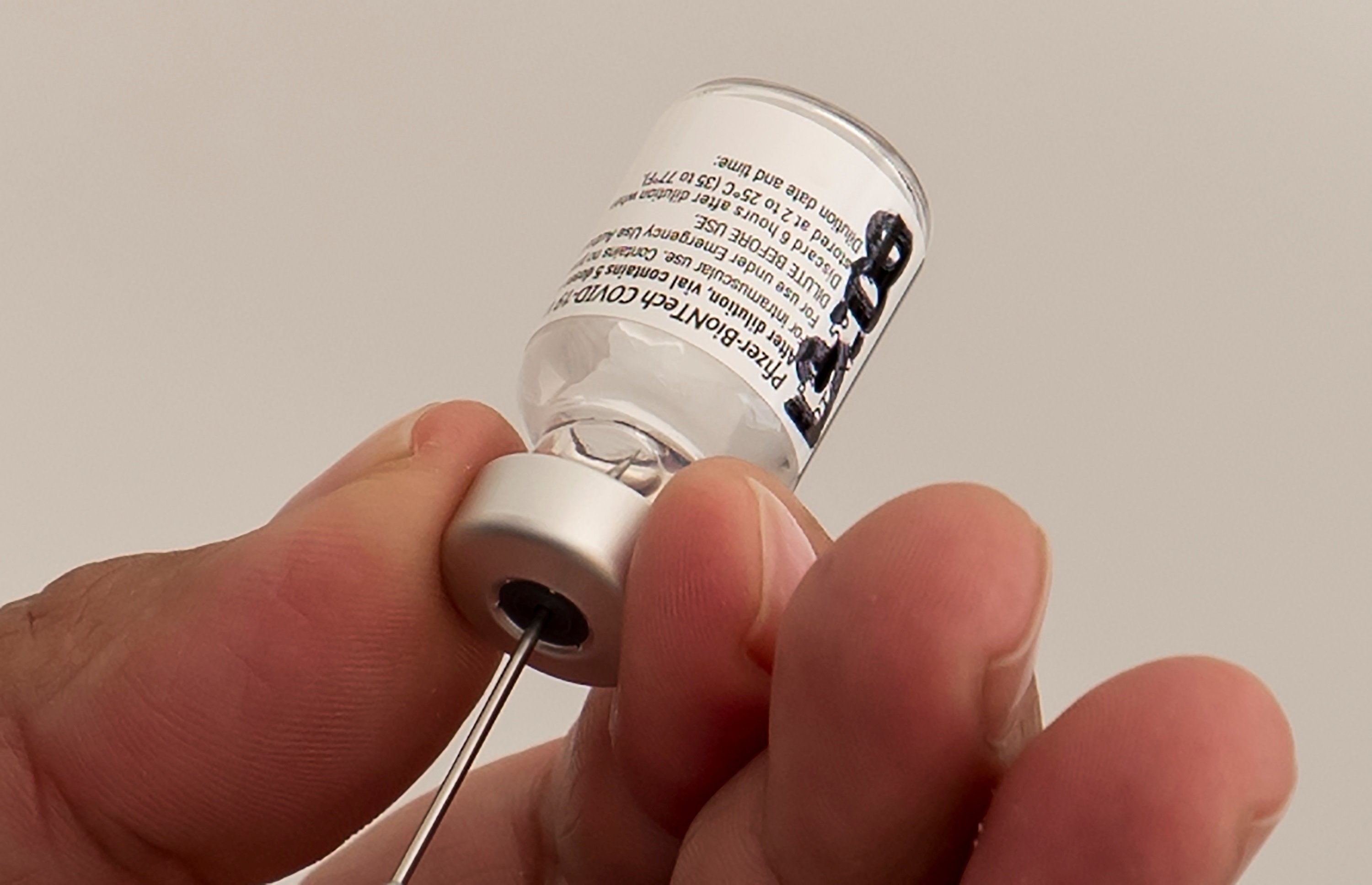 Alemanya i Dinamarca estudien endarrerir la segona dosi de la vacuna anti-Covid