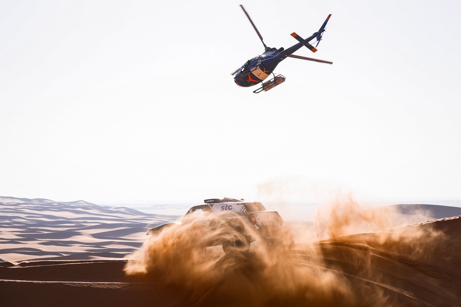 Sainz i Barreda s'ensorren i perden pistonada al Dakar