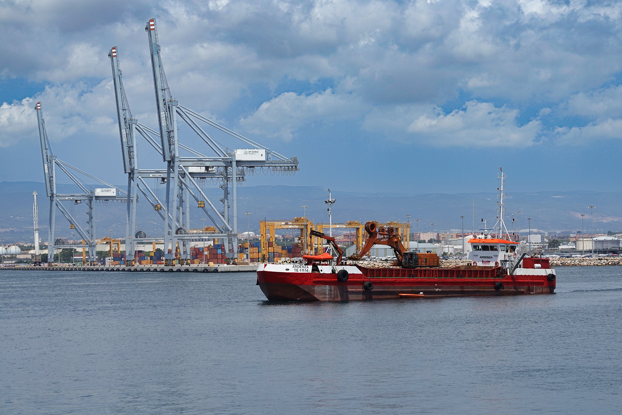 El Port de Tarragona tanca el març amb un 34% més de tràfic de mercaderies