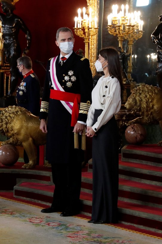 Felipe y Letizia salón del trono Pascua Militar EFE