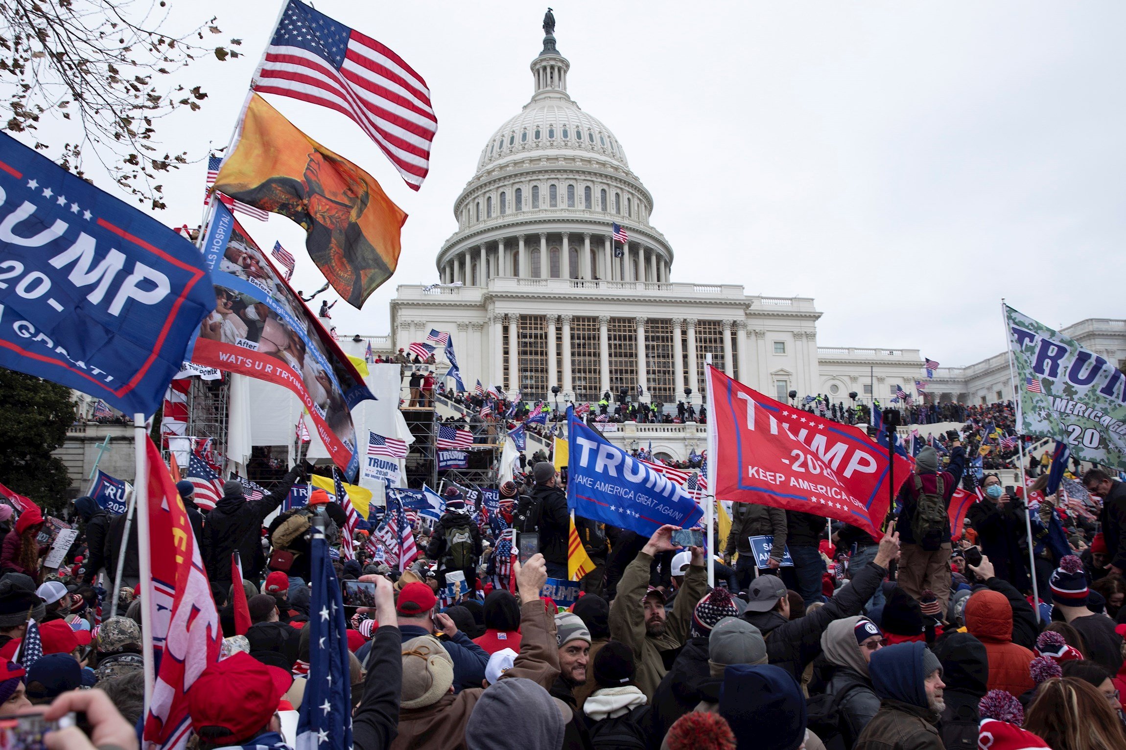 Miles de seguidores de Trump asaltan el Capitolio