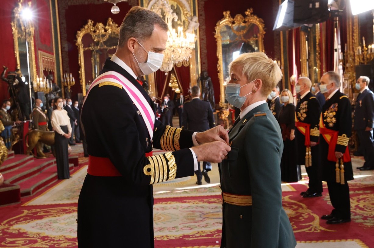 felipe letizia mascarillas pascua militar medallas