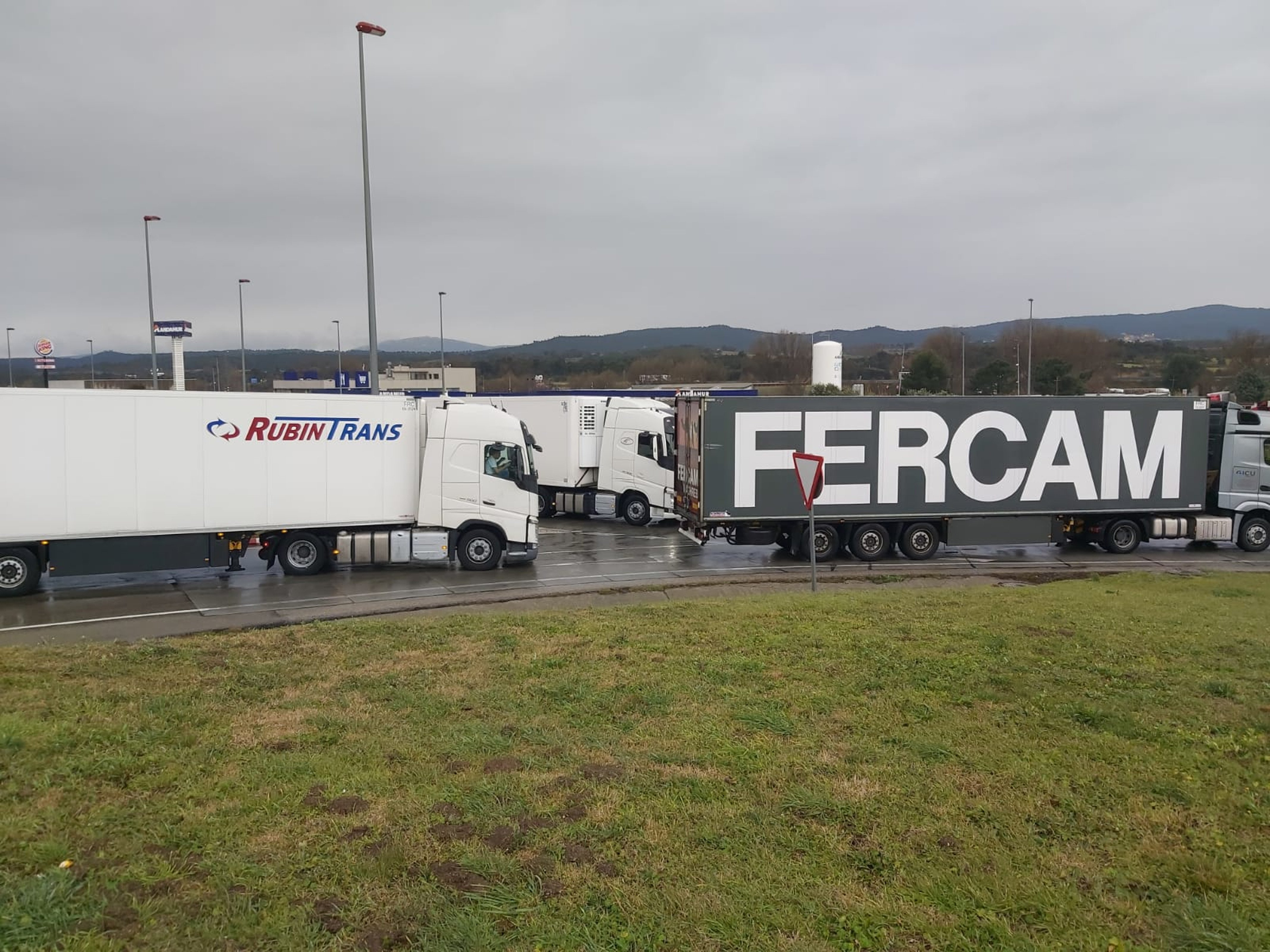 Incidències arreu: camions immobilitzats, AVE suspès i Barajas tancat