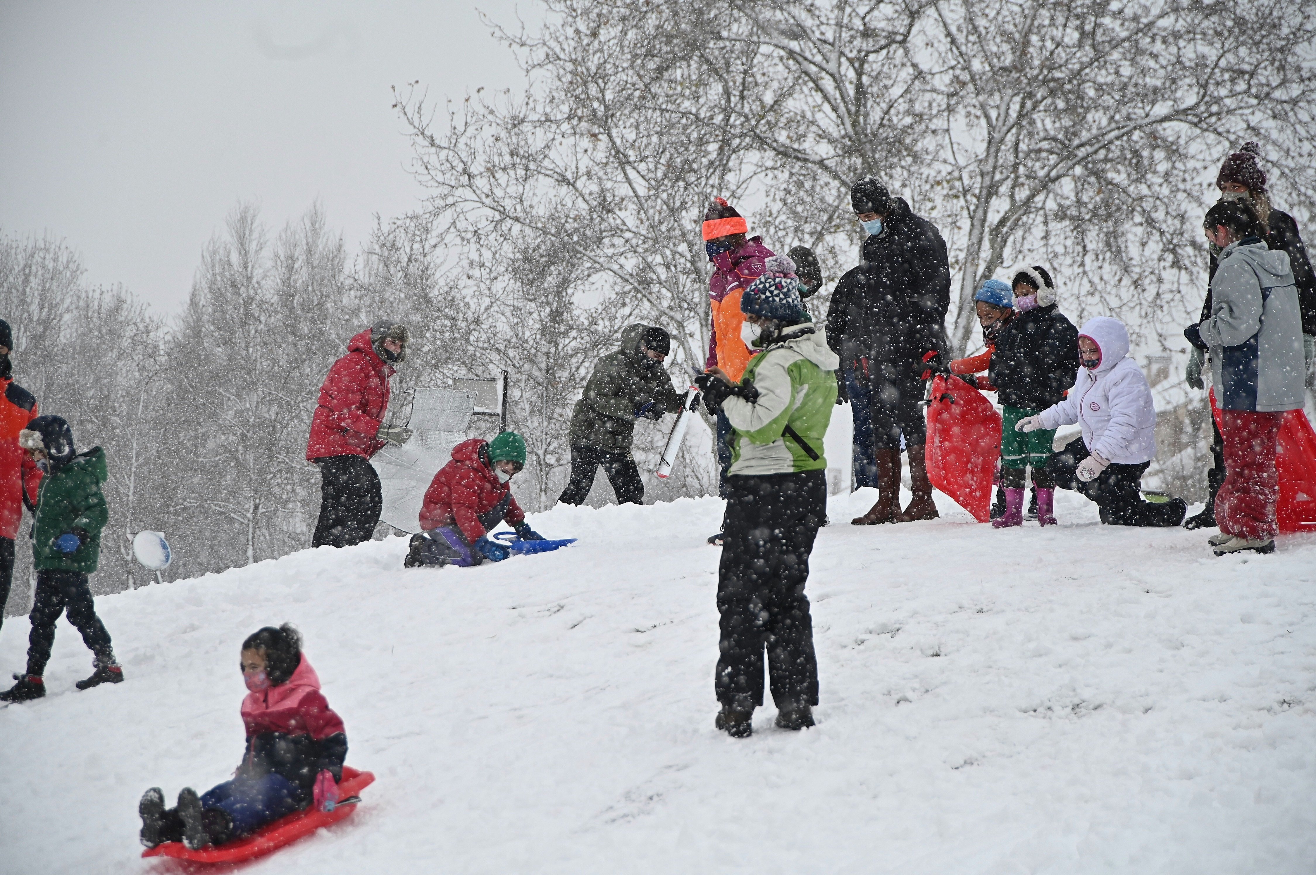 Madrid cerrará escuelas y universidades lunes y martes por el temporal de nieve