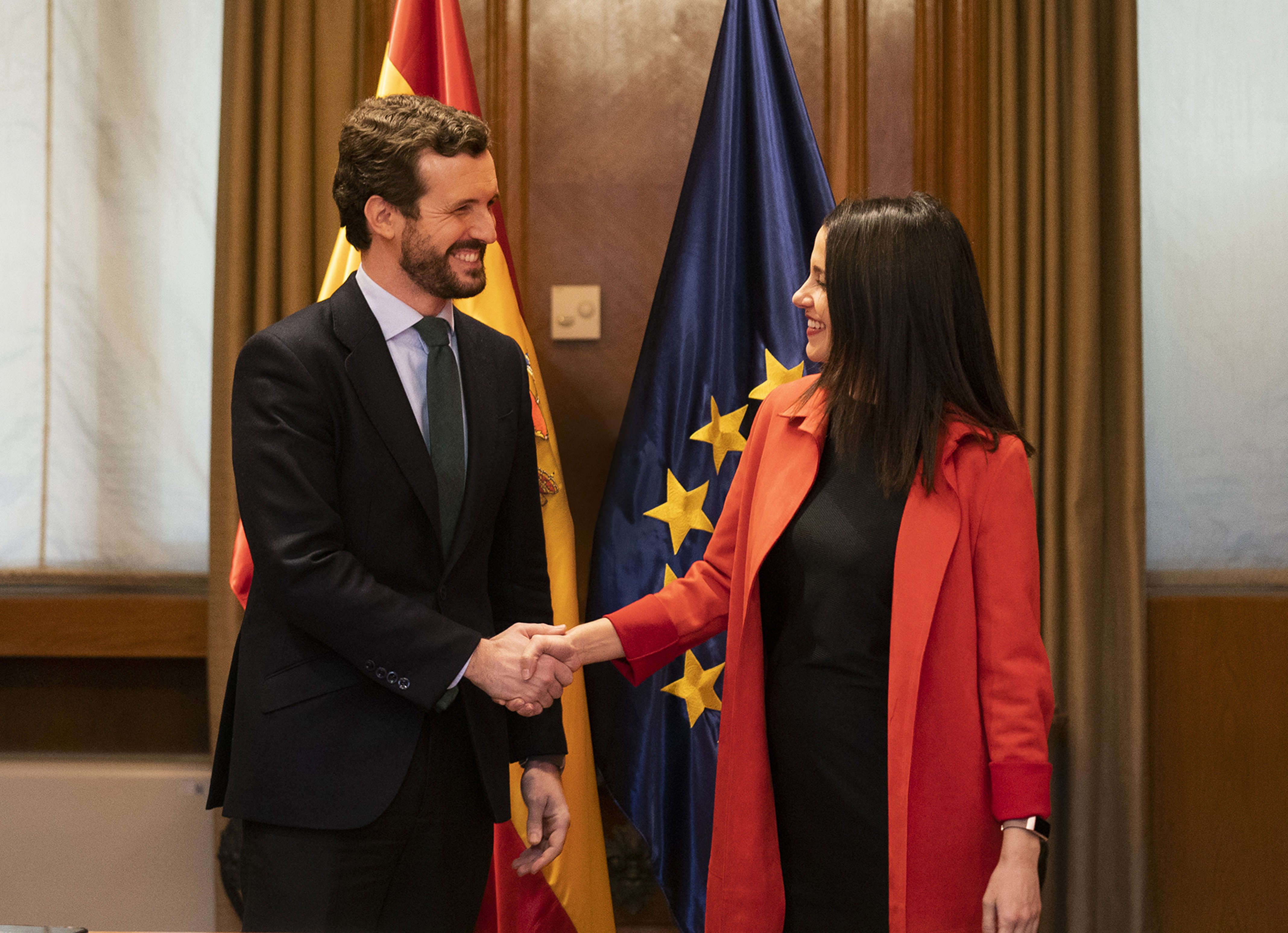 Casado i Arrimadas s'avancen i veuen Puigdemont a Madrid