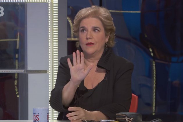 Pilar Rahola gesto con la mano en FAQS TV3