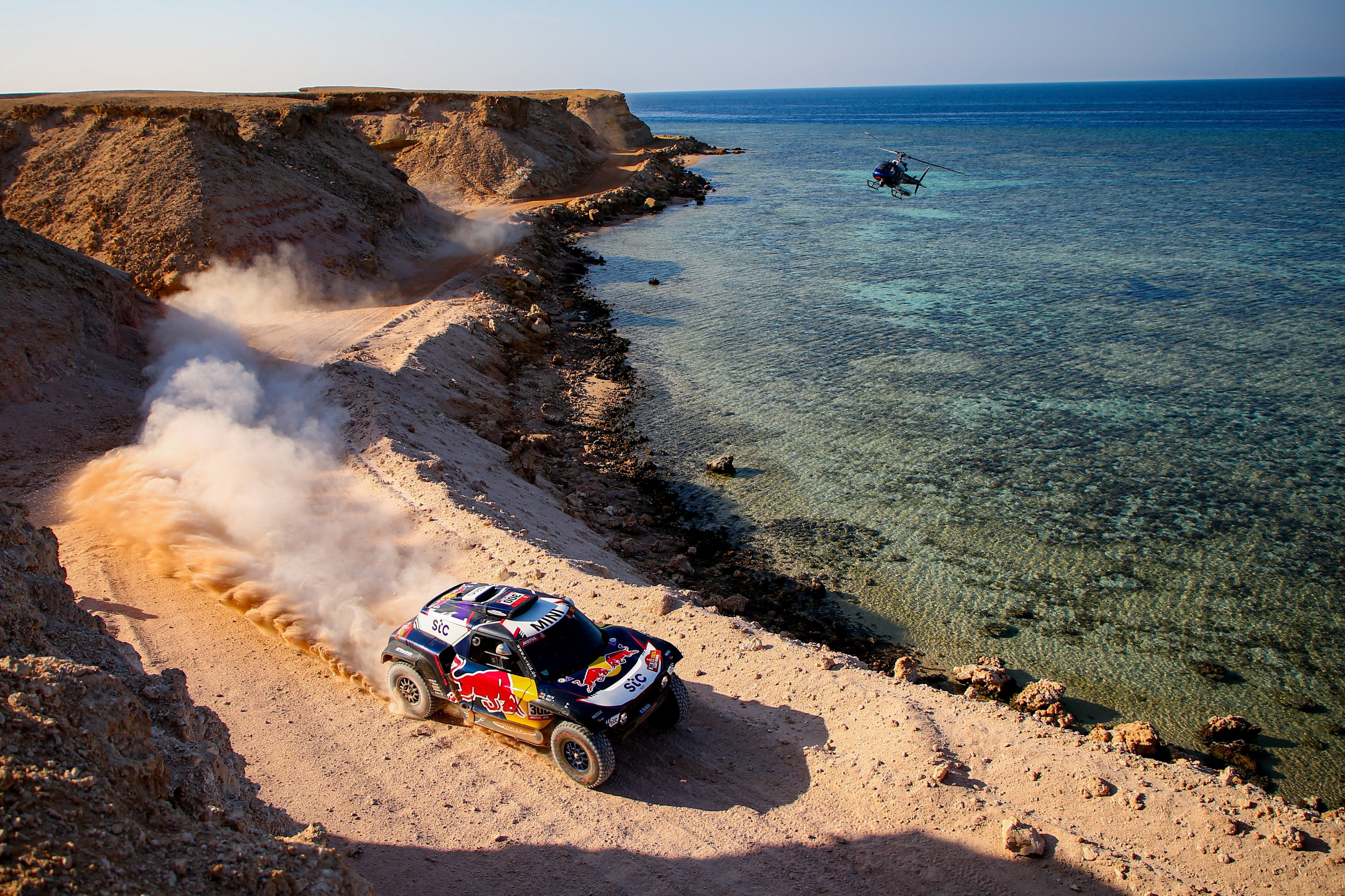 Carlos Sainz se hunde en el Dakar y queda sentenciado por un doble problema