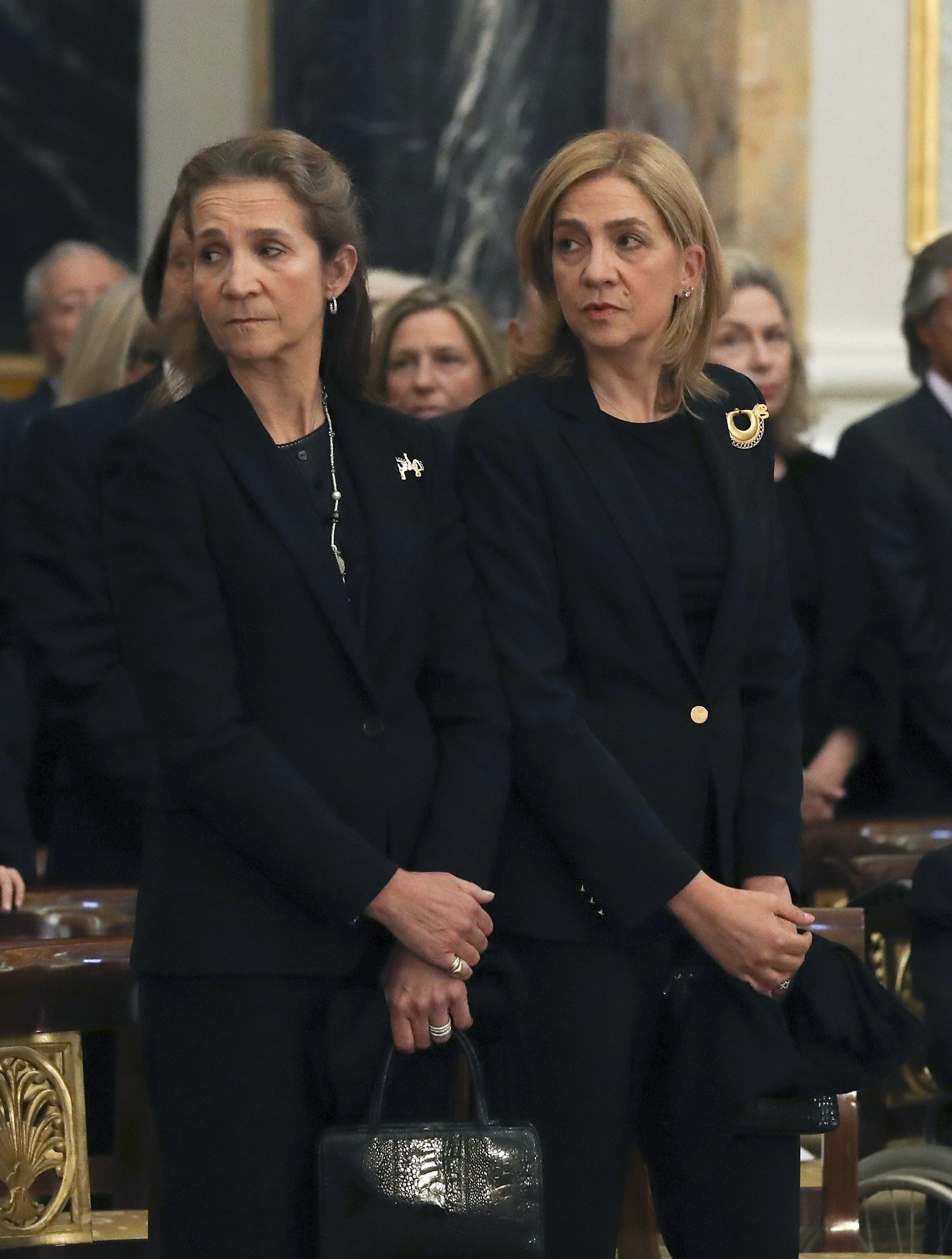 Les infantes Elena i Cristina, vacunades als Emirats en una visita a l'emèrit