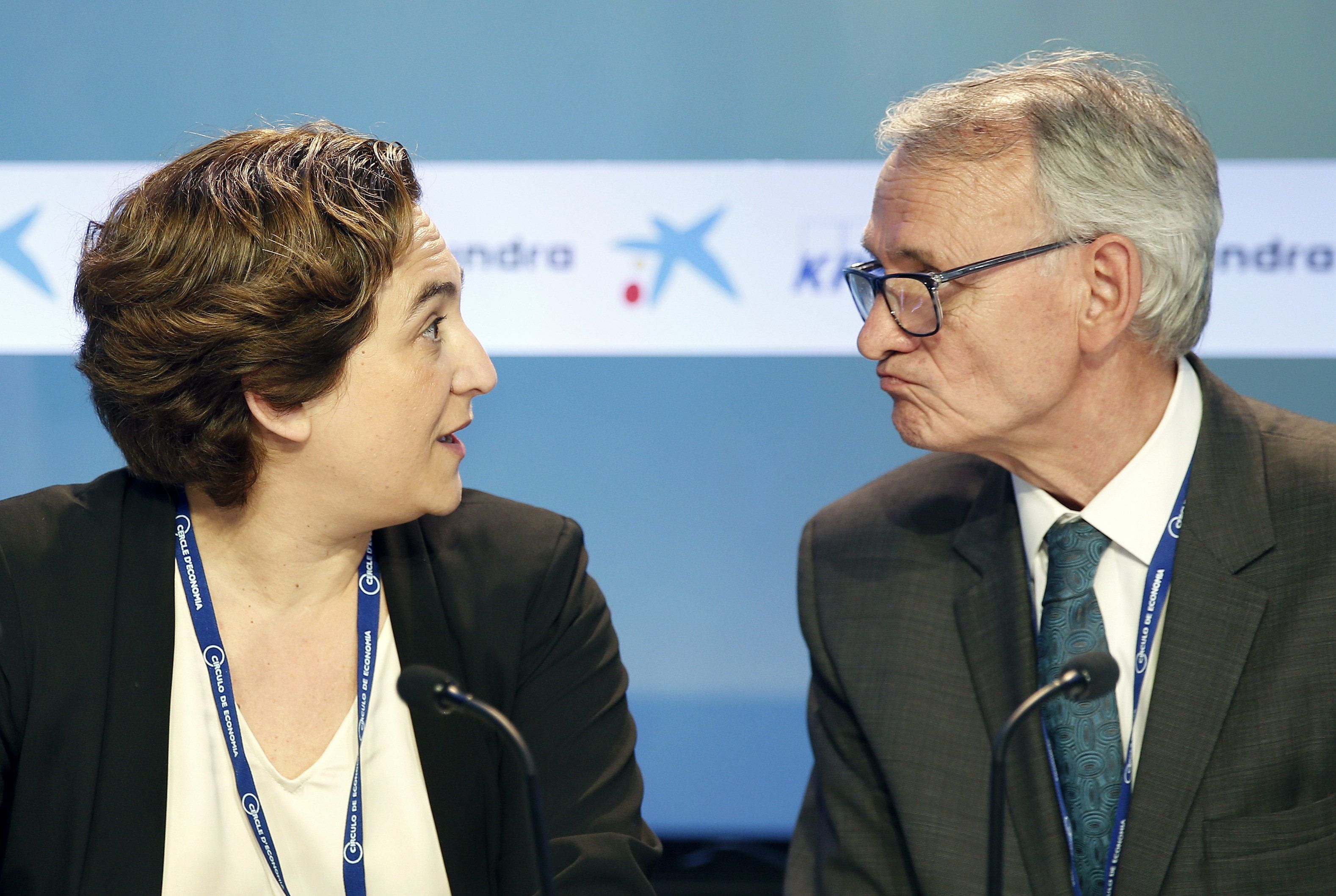 Colau: "O cooperem tots o aquí no surt ningú endavant"