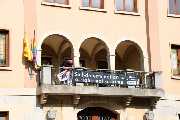 retirada pancarta presos politics - ACN