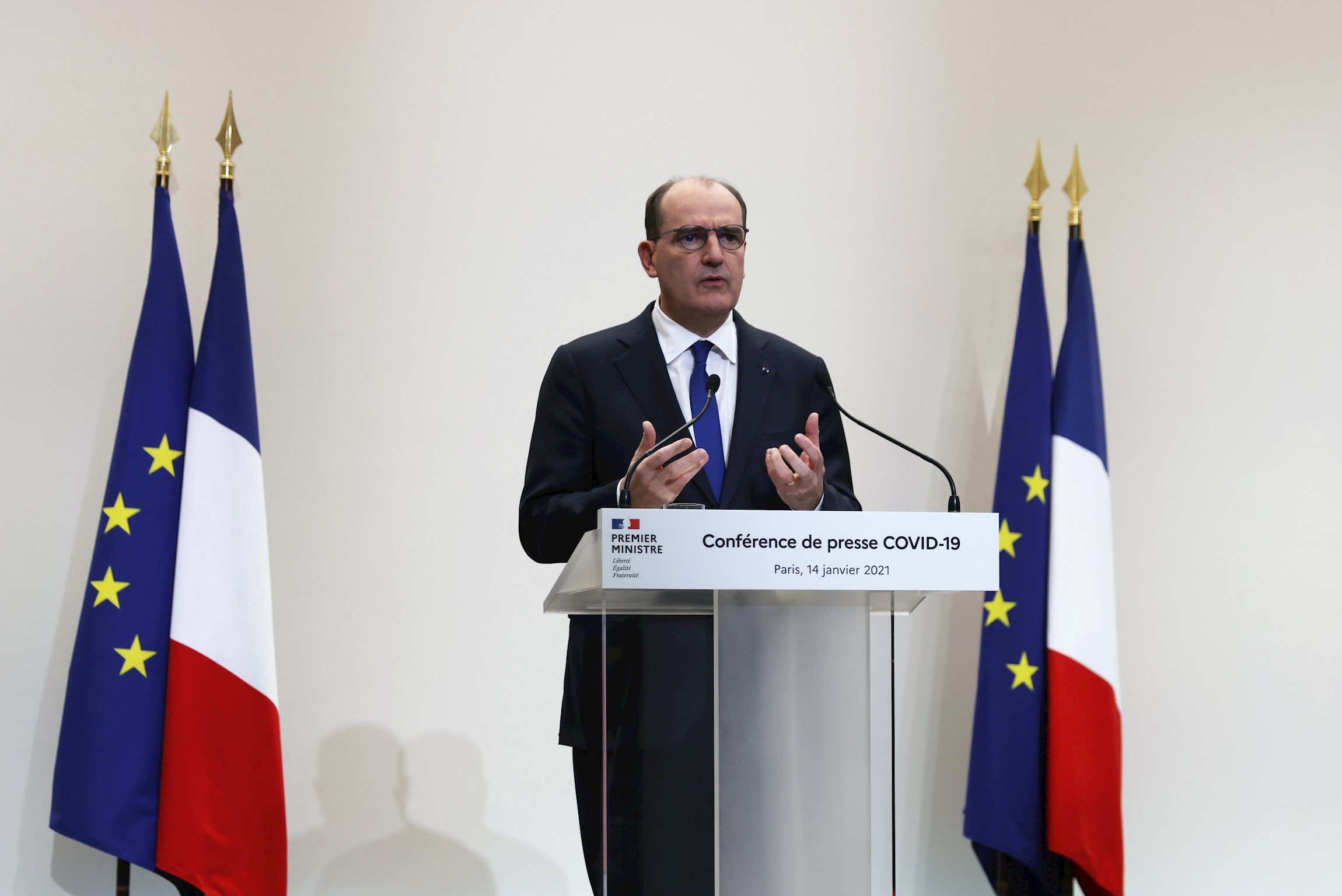 Francia adelanta el toque de queda a las 18 h para intentar frenar la Covid-19