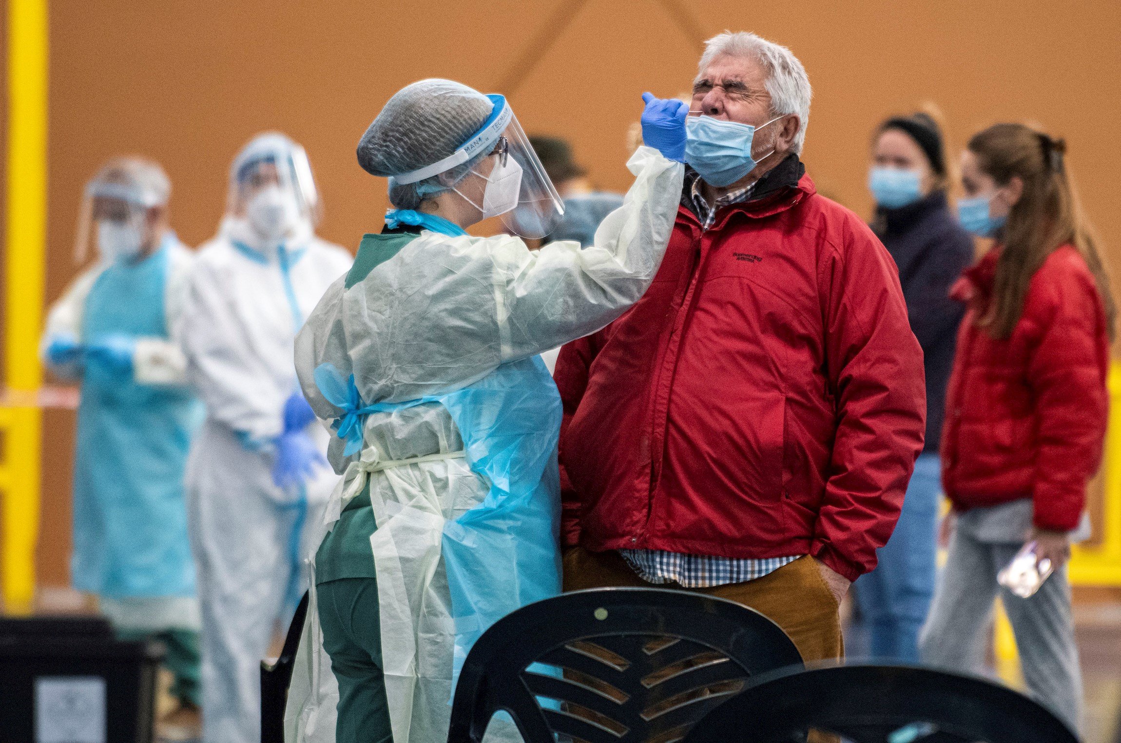 Salut detecta un segundo caso de la cepa británica de la Covid en Catalunya