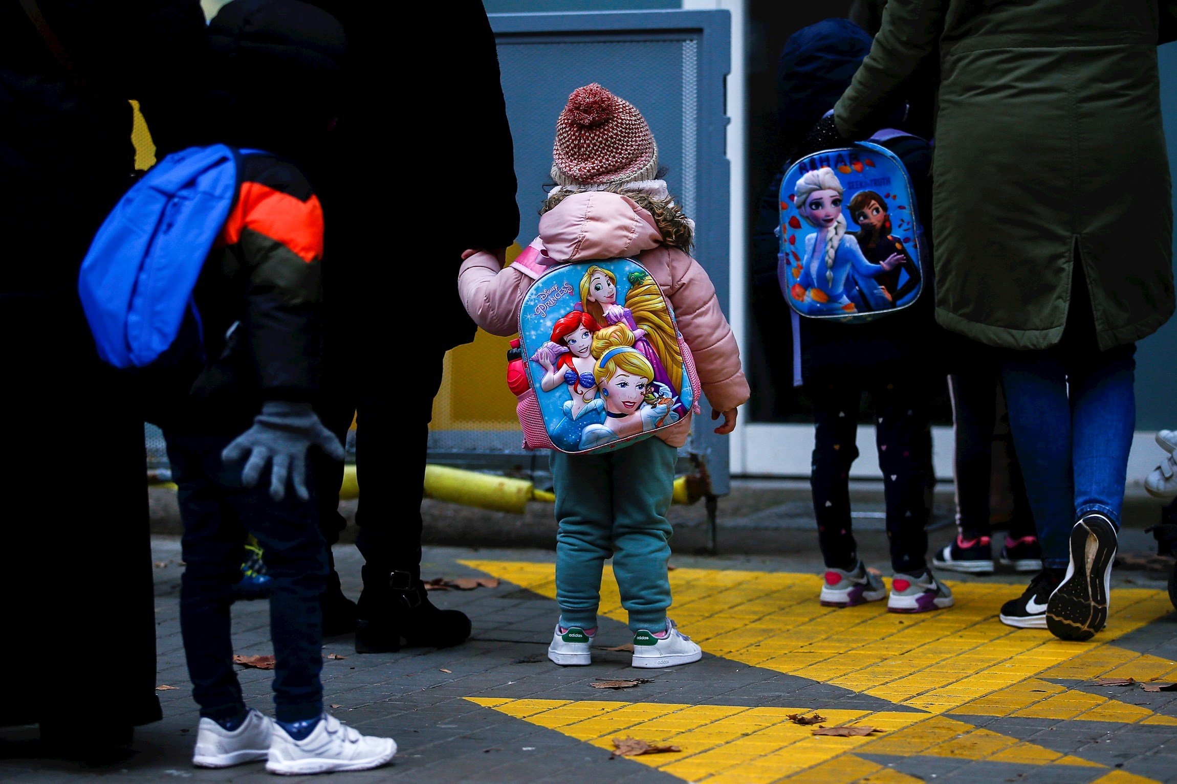 40 escoles tallen els carrers de Barcelona per protestar per la contaminació