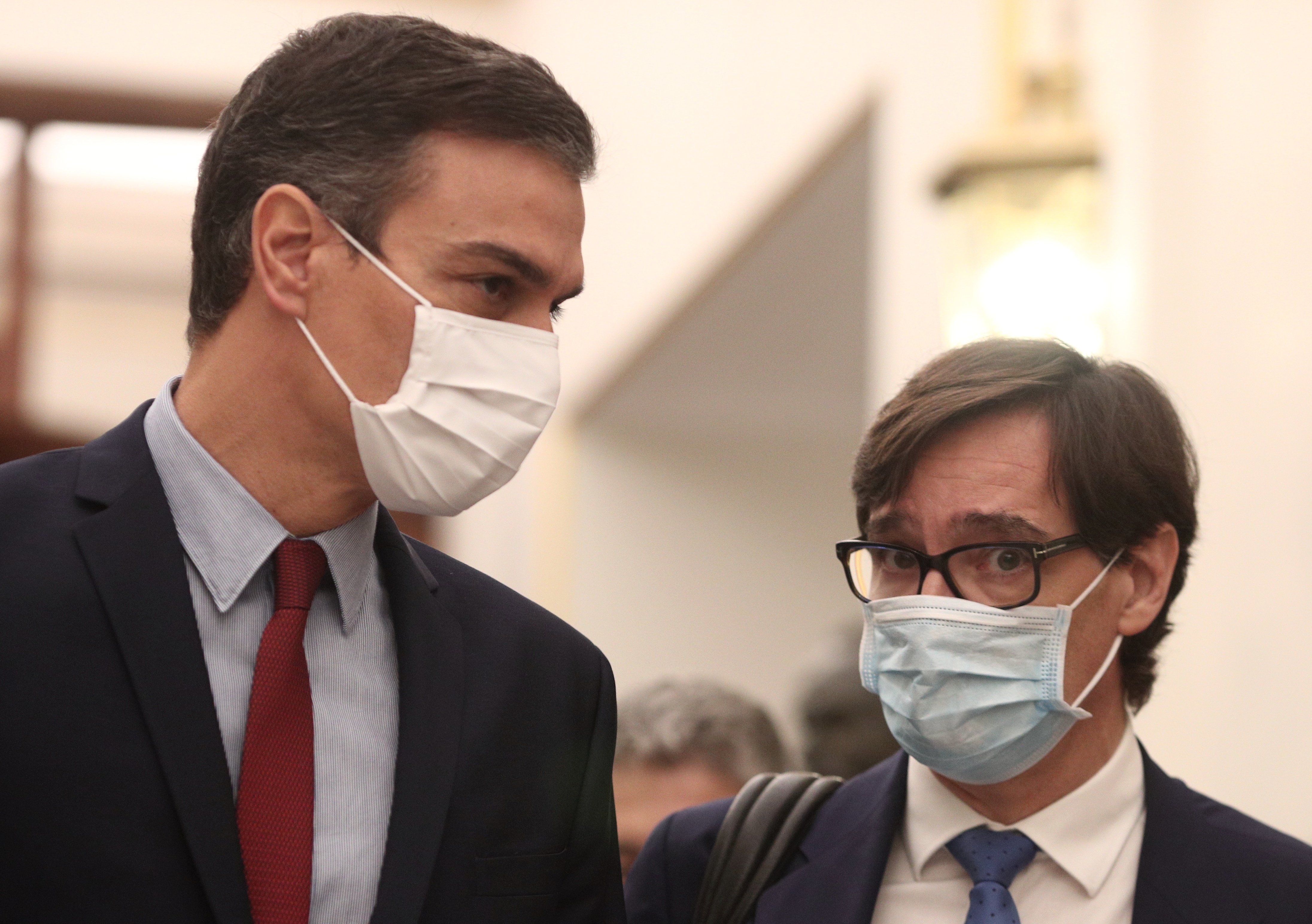 El govern espanyol canvia el repartiment de vacunes i sembra el caos