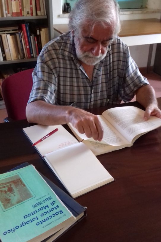 Vicenç Villatoro en la Biblioteca de Maratea