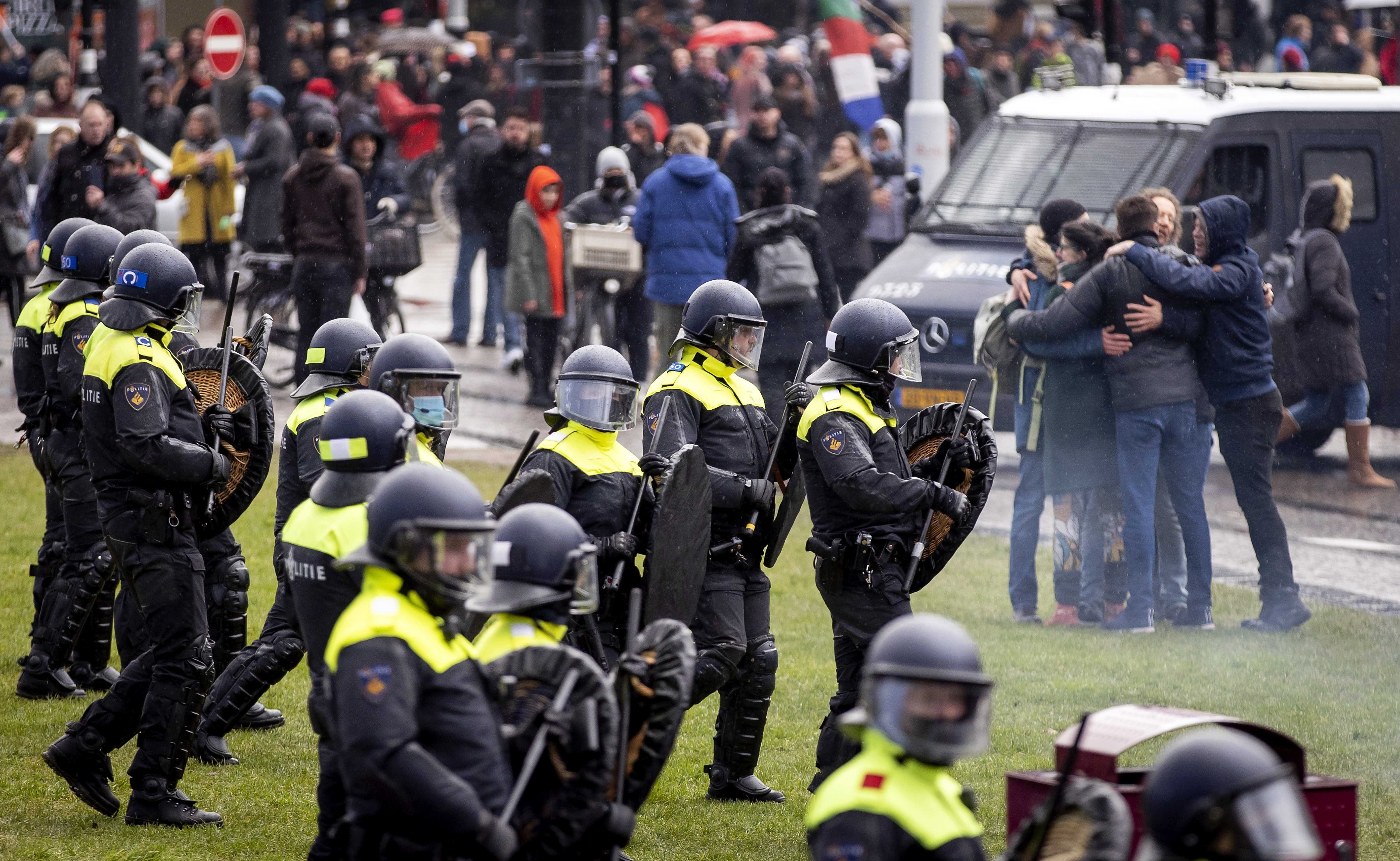 los agentes dispersan la manifestación Holanda / EFE