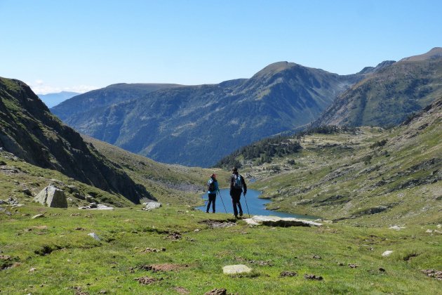 senderismo pirineos lago