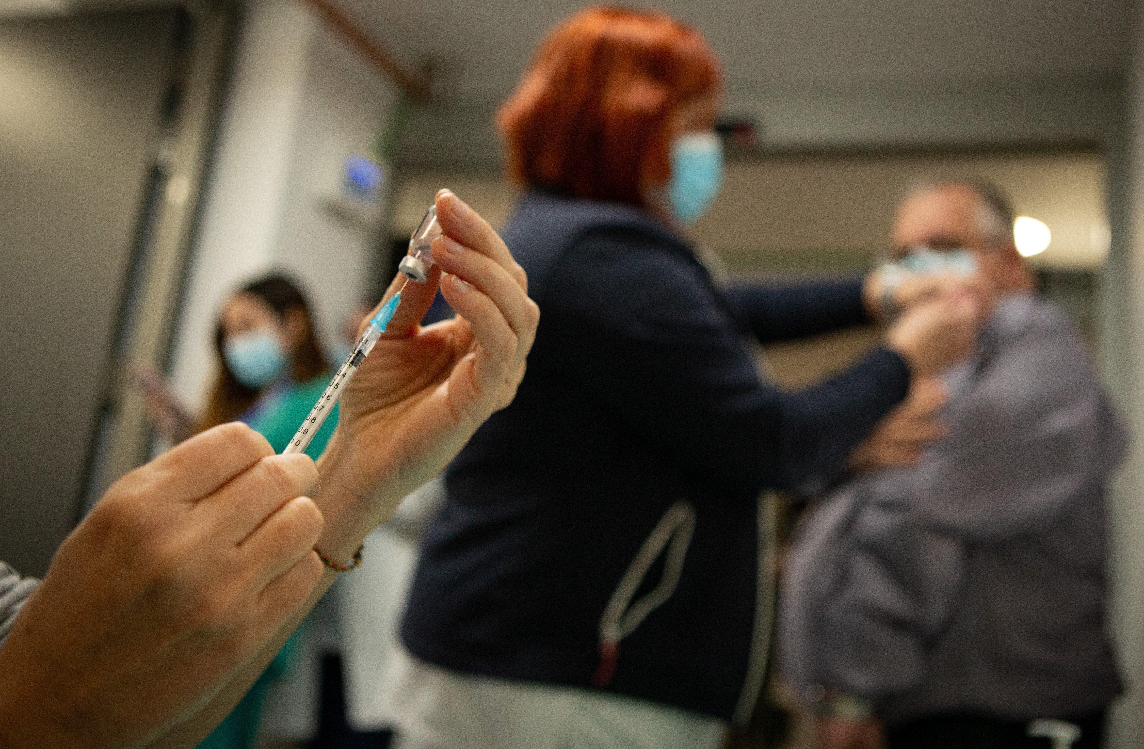 Unos 145 catalanes ya han recibido la segunda dosis de Pfizer