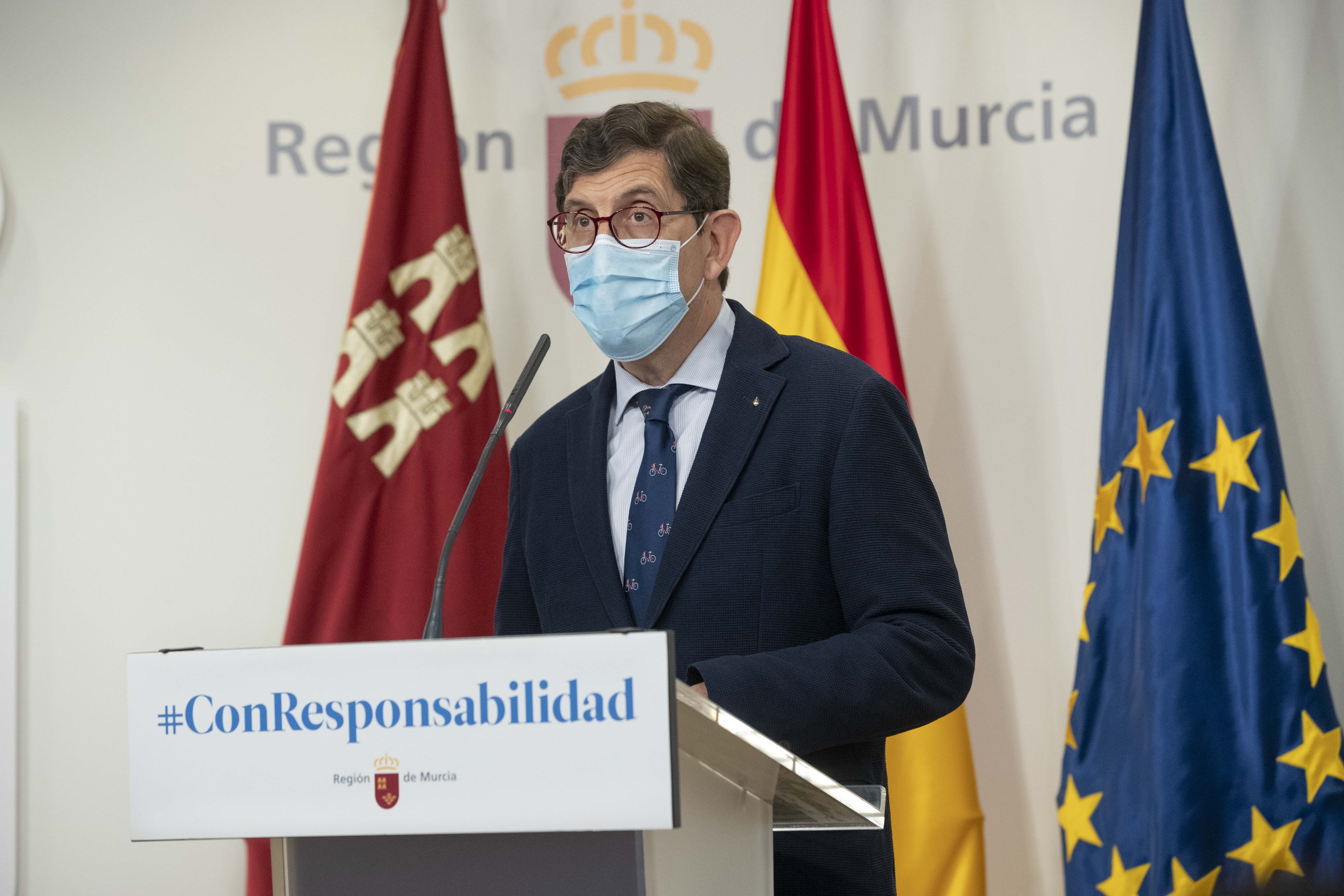 Altos cargos del Gobierno de Murcia se vacunan alegando que son sanitarios