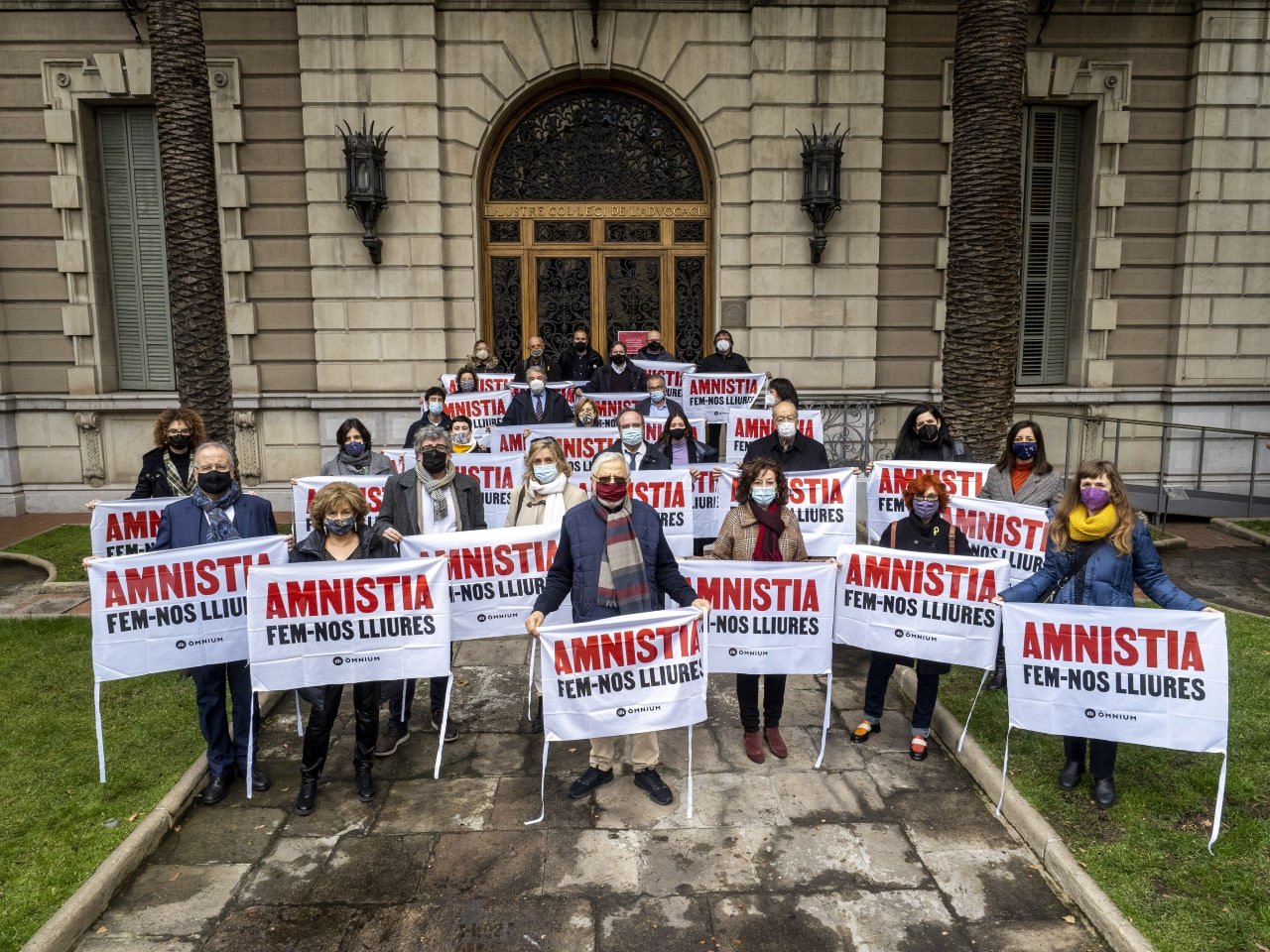 Més d'un centenar de juristes avalen la legalitat d'una llei d'amnistia