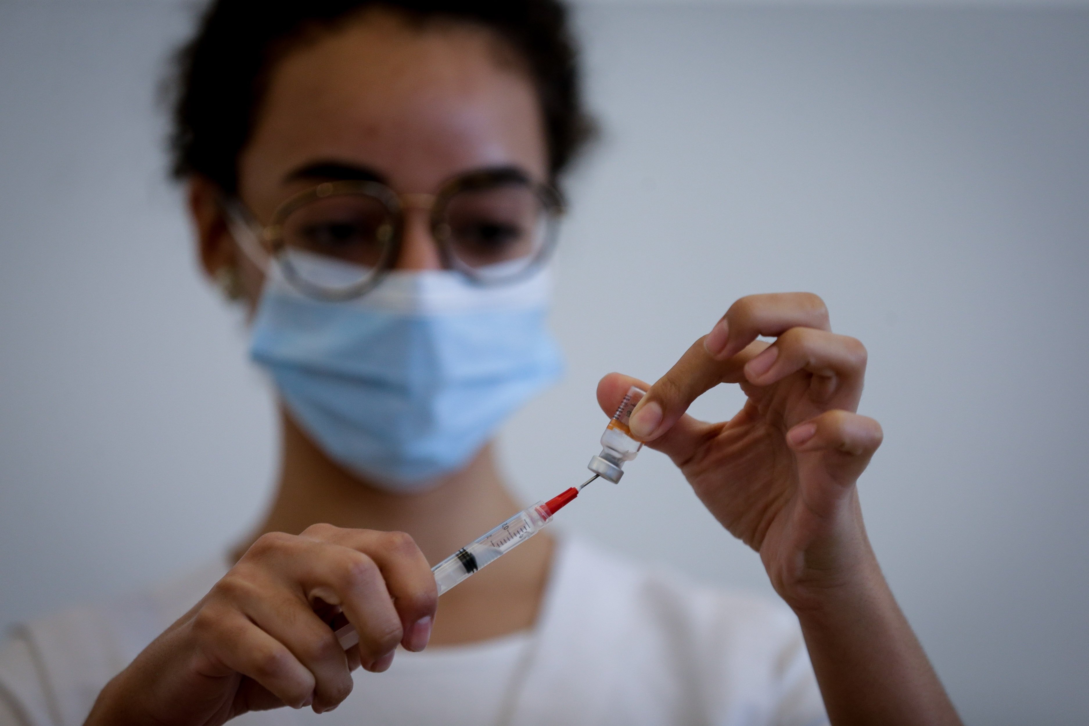 La vacuna de Pfizer podría proteger desde la primera dosis
