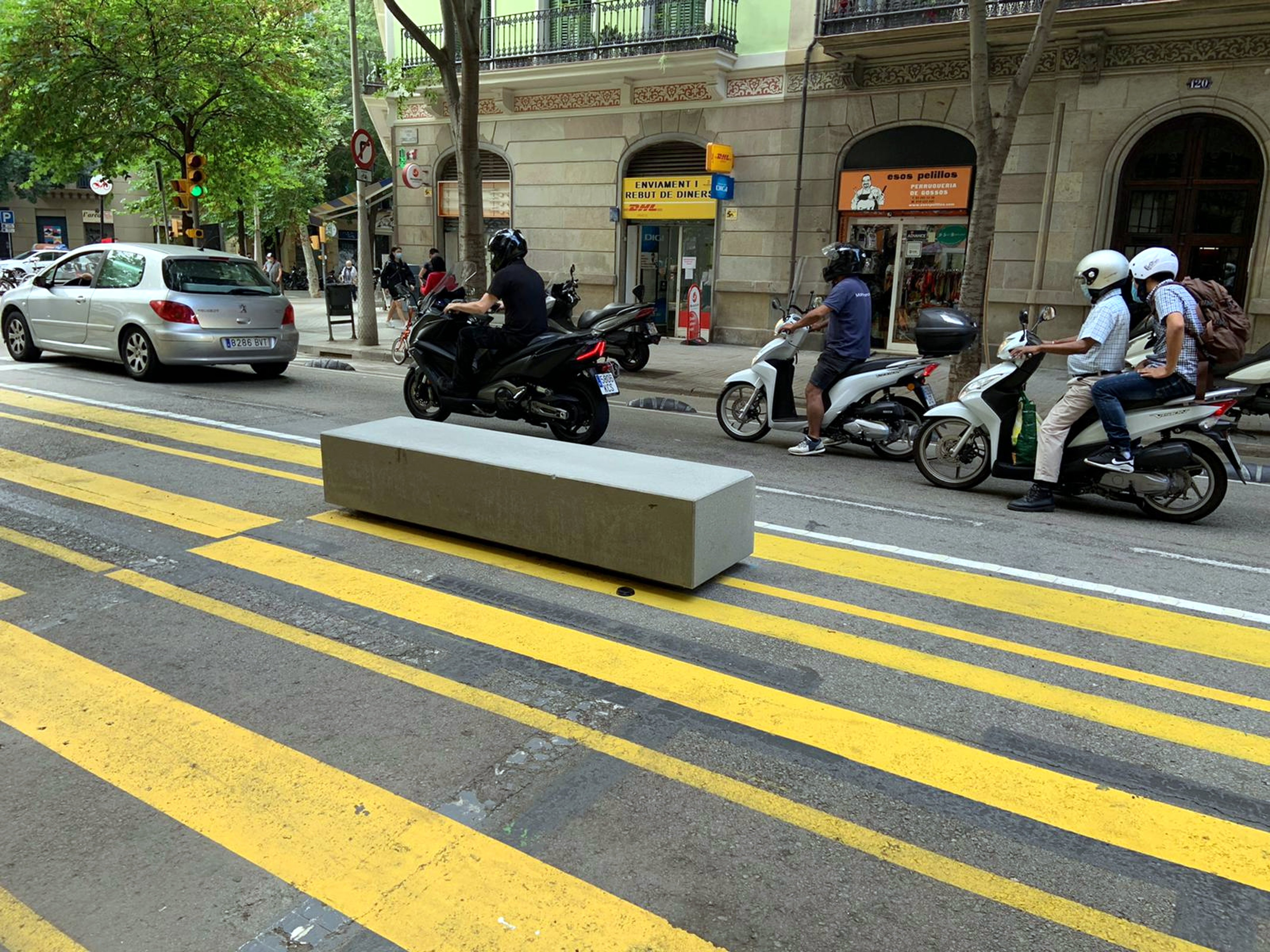 Barcelona sustituirá los bloques de hormigón del urbanismo táctico