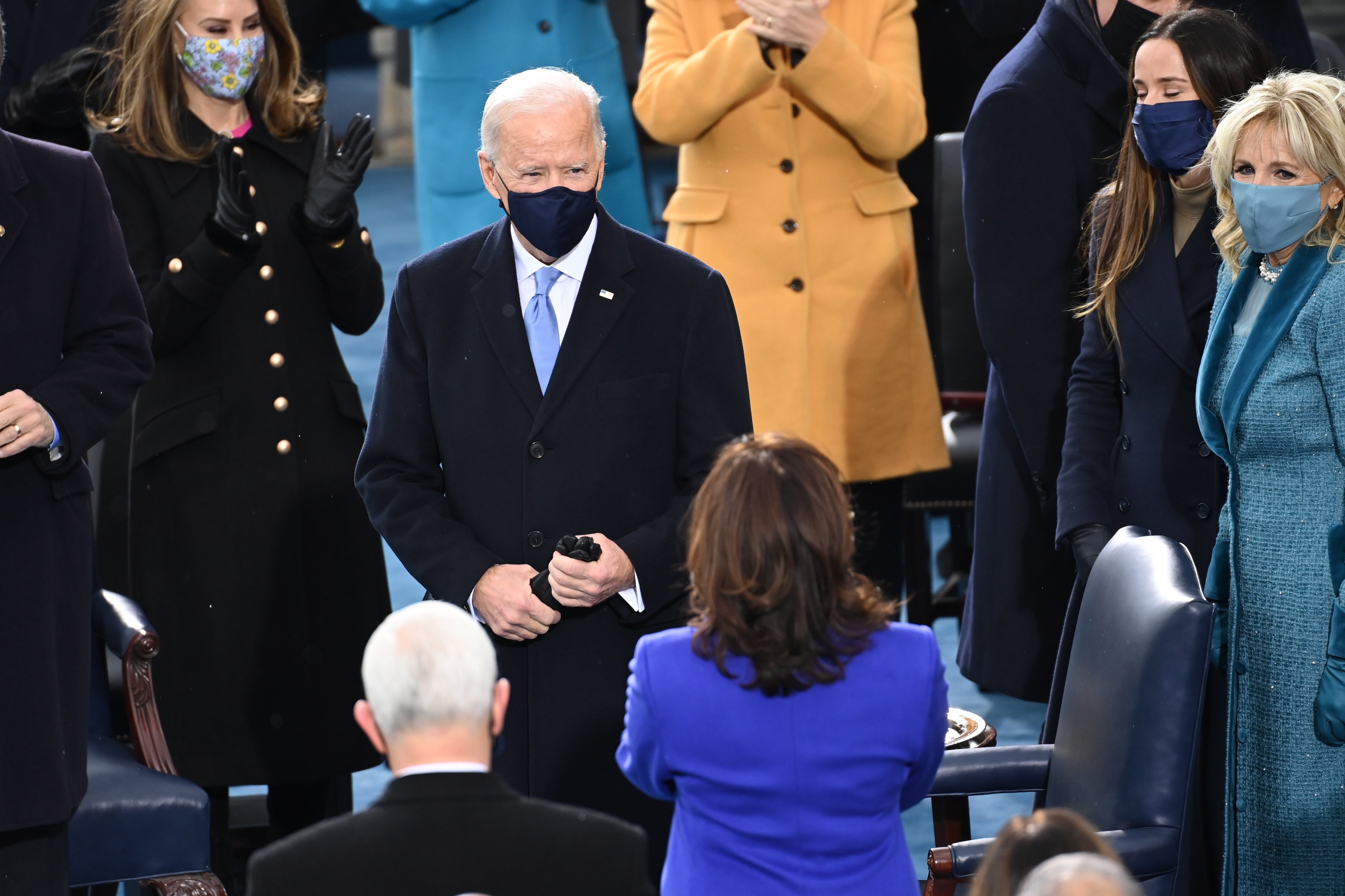 Biden pren possessió i acaba amb l'era Trump