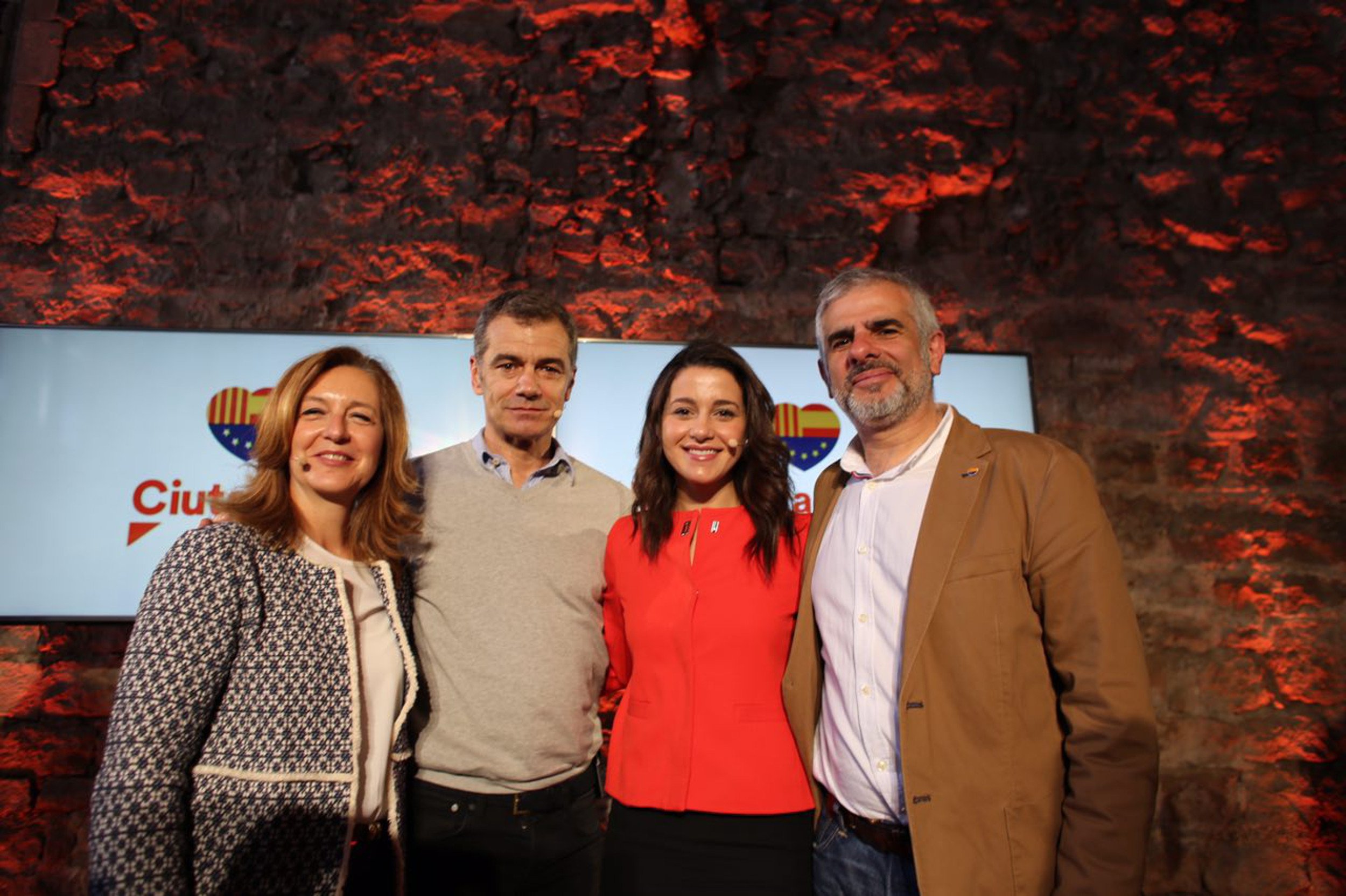 Arrimadas: “Els ideòlegs de ‘Espanya ens roba’ seuen a la banqueta per robar als catalans”