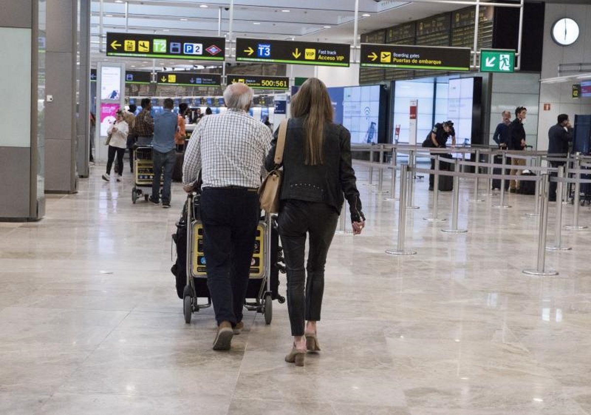 Los comercios de los aeropuertos alertan que tendrán que cerrar
