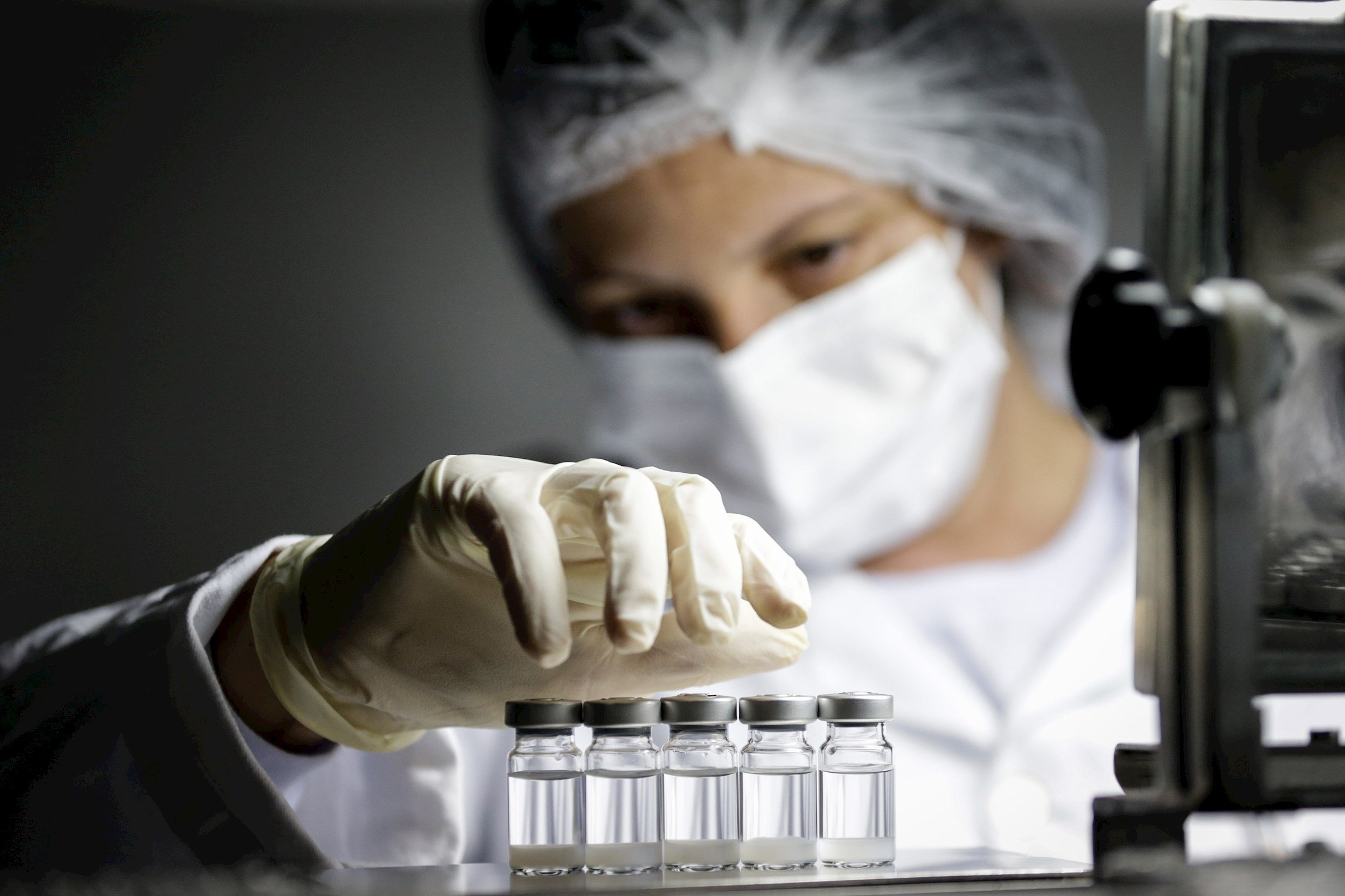 AstraZeneca admite a la UE que no podrá cumplir con las vacunas promesas