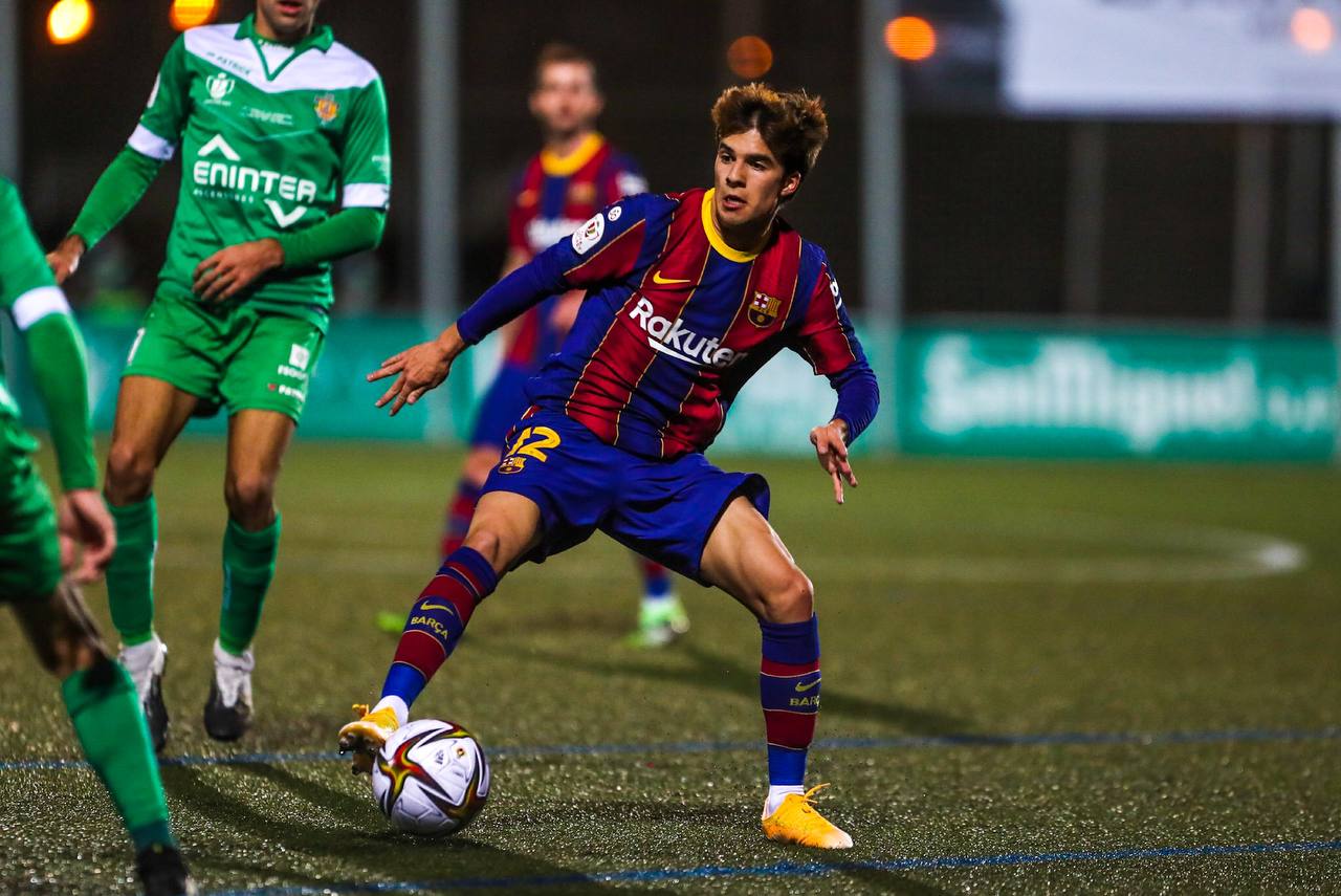 Es filtra la tensa discussió entre Riqui Puig i l'àrbitre a Cornellà
