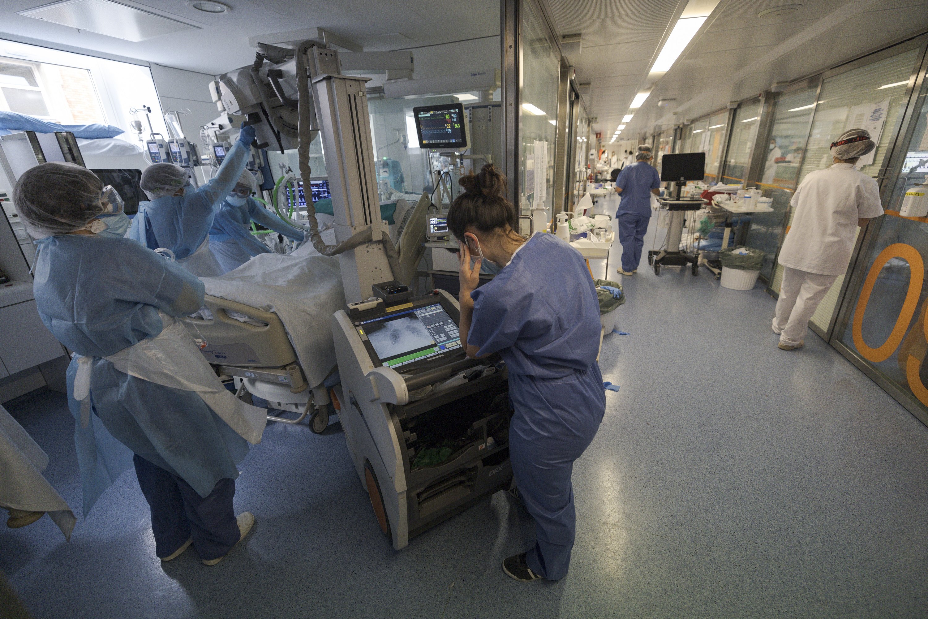 La Covid sigue a la baja, también la presión asistencial en los hospitales